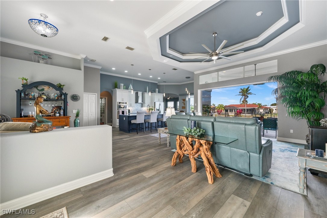 360 Capri Isles CT
