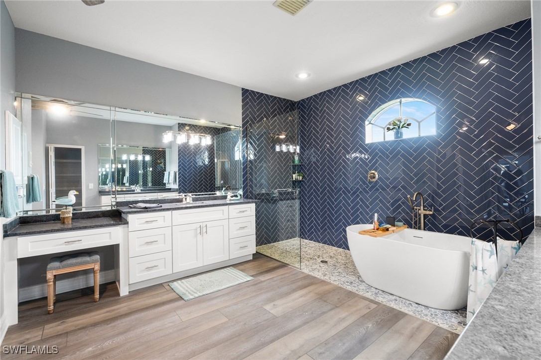 360 Capri Isles CT