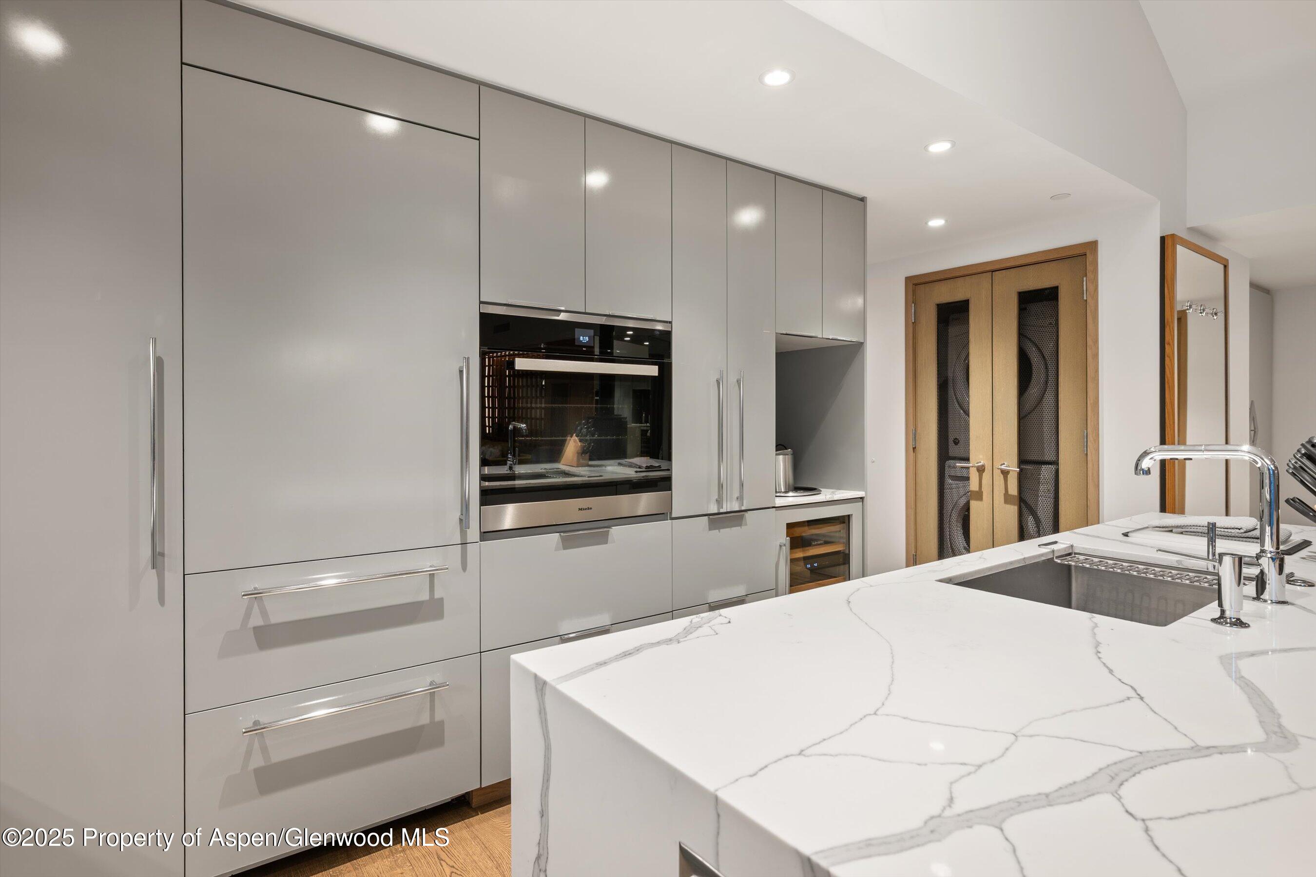 550 S Spring Street, F10 1-10