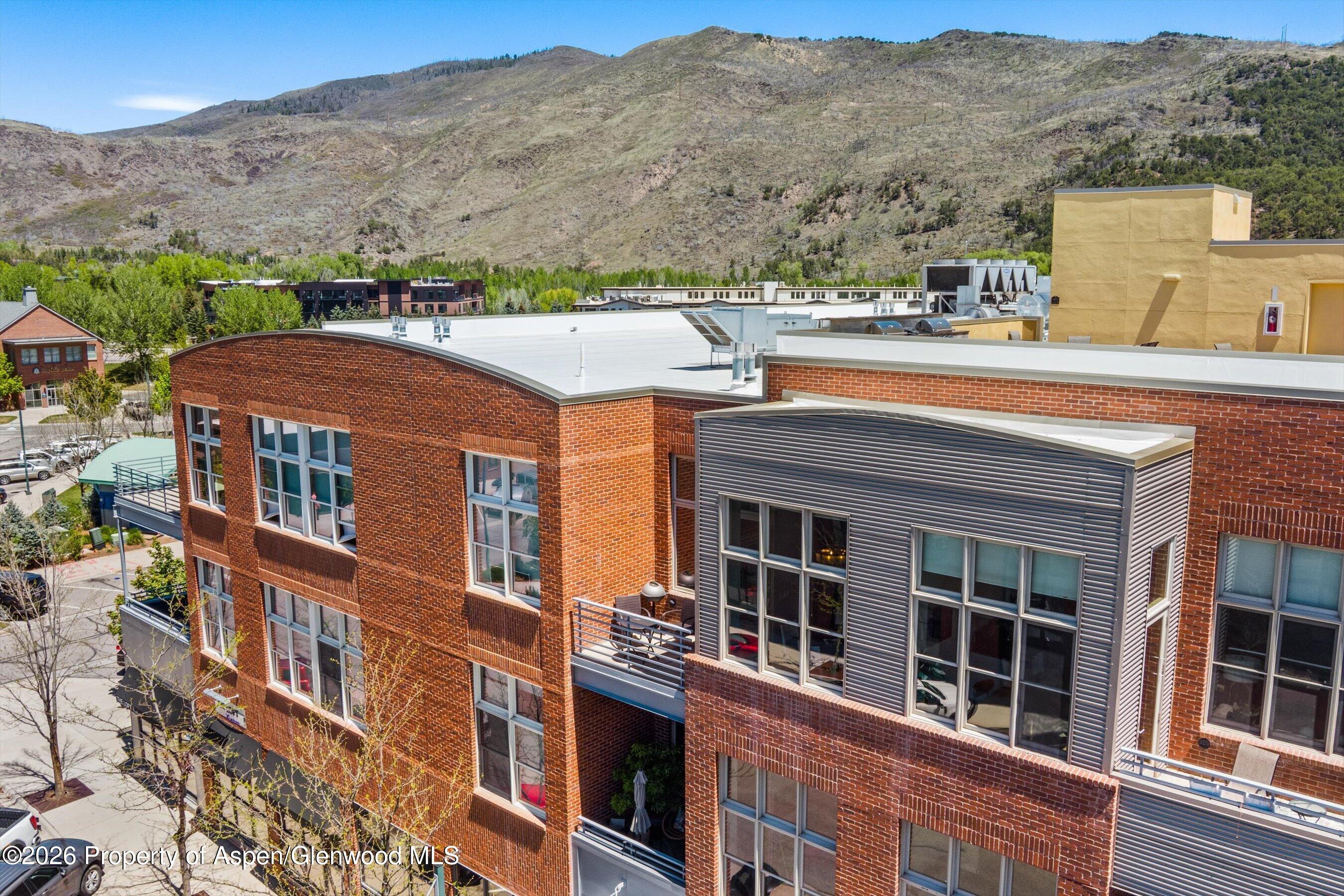 231 Robinson Street 310