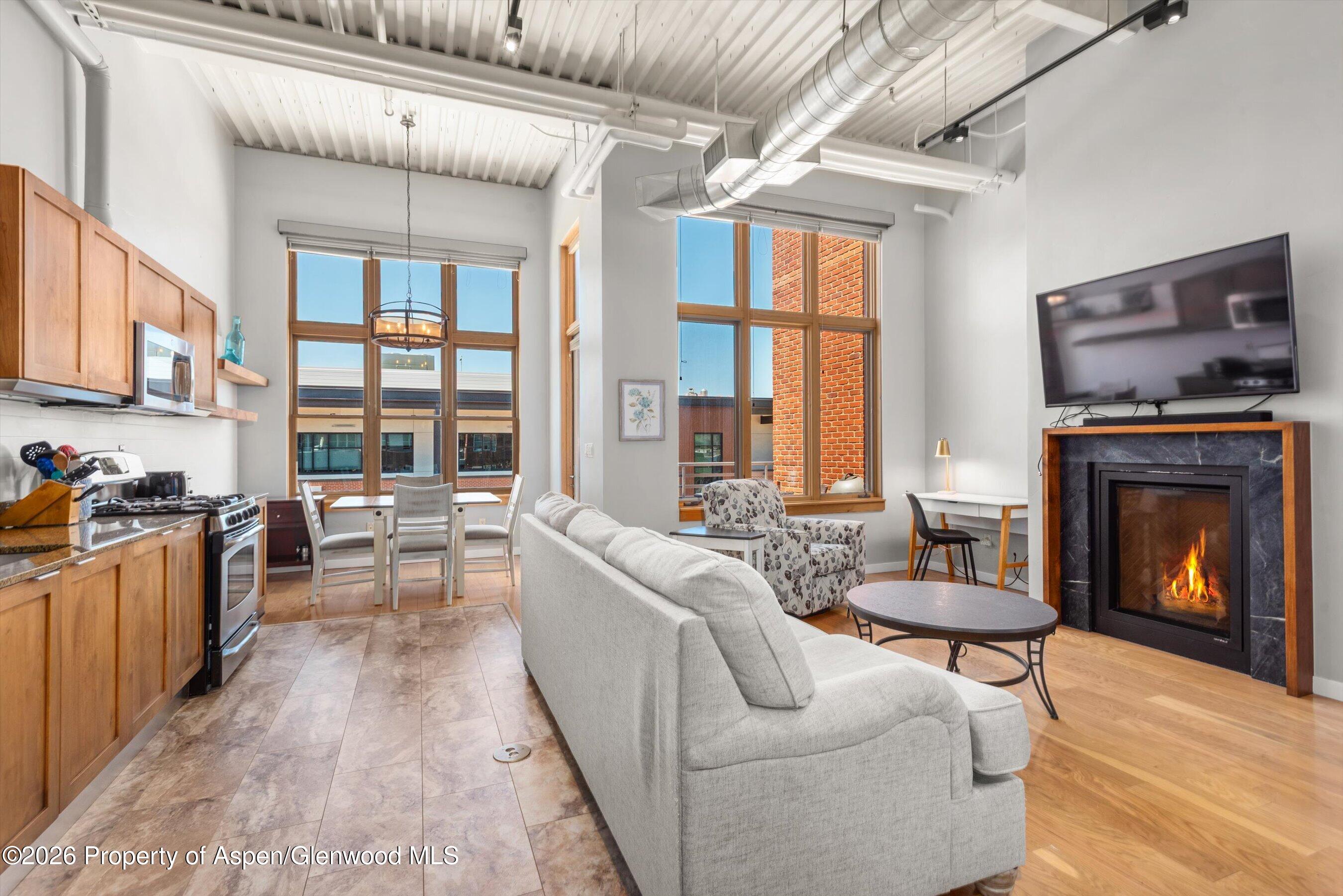 231 Robinson Street 310