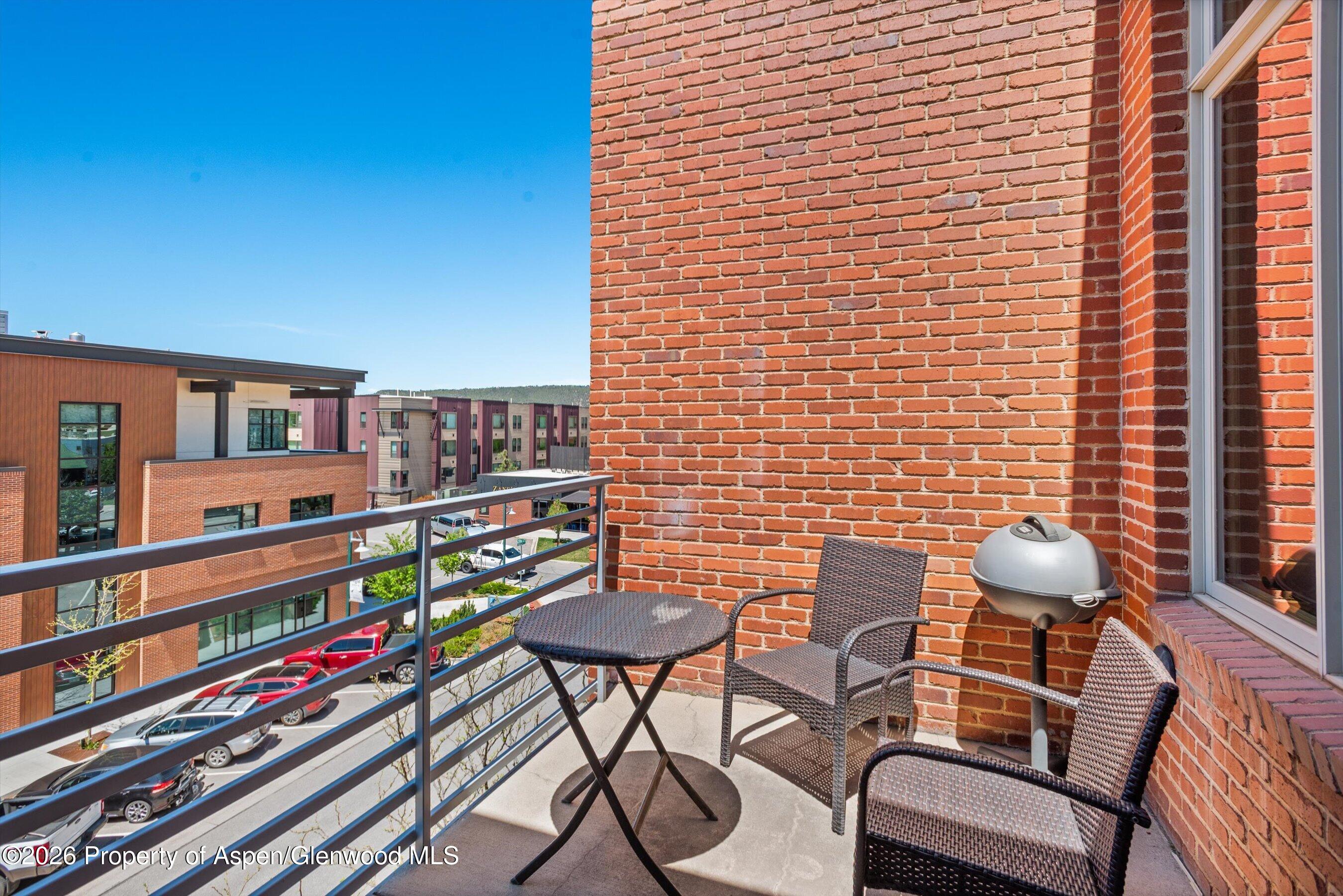 231 Robinson Street 310