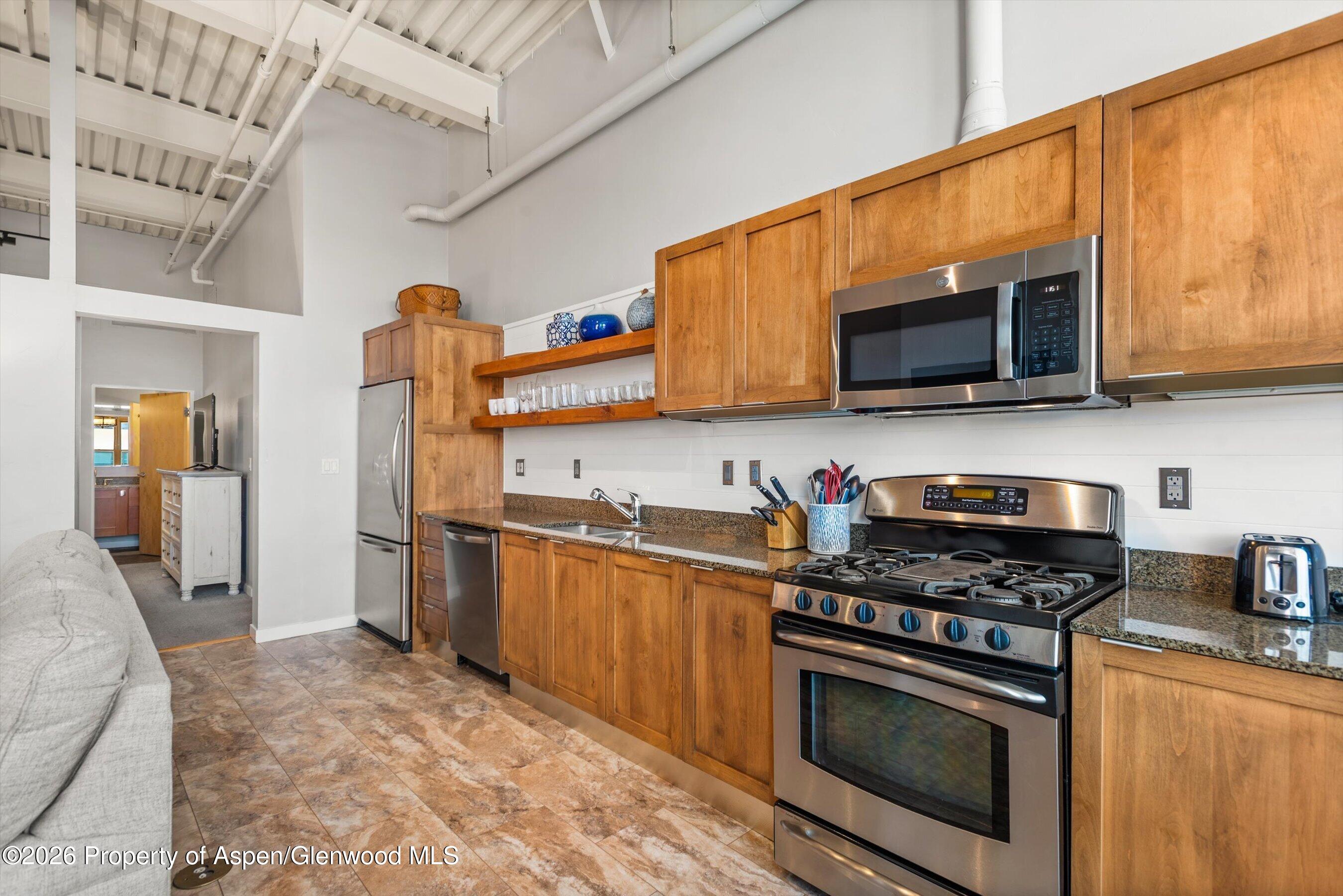 231 Robinson Street 310