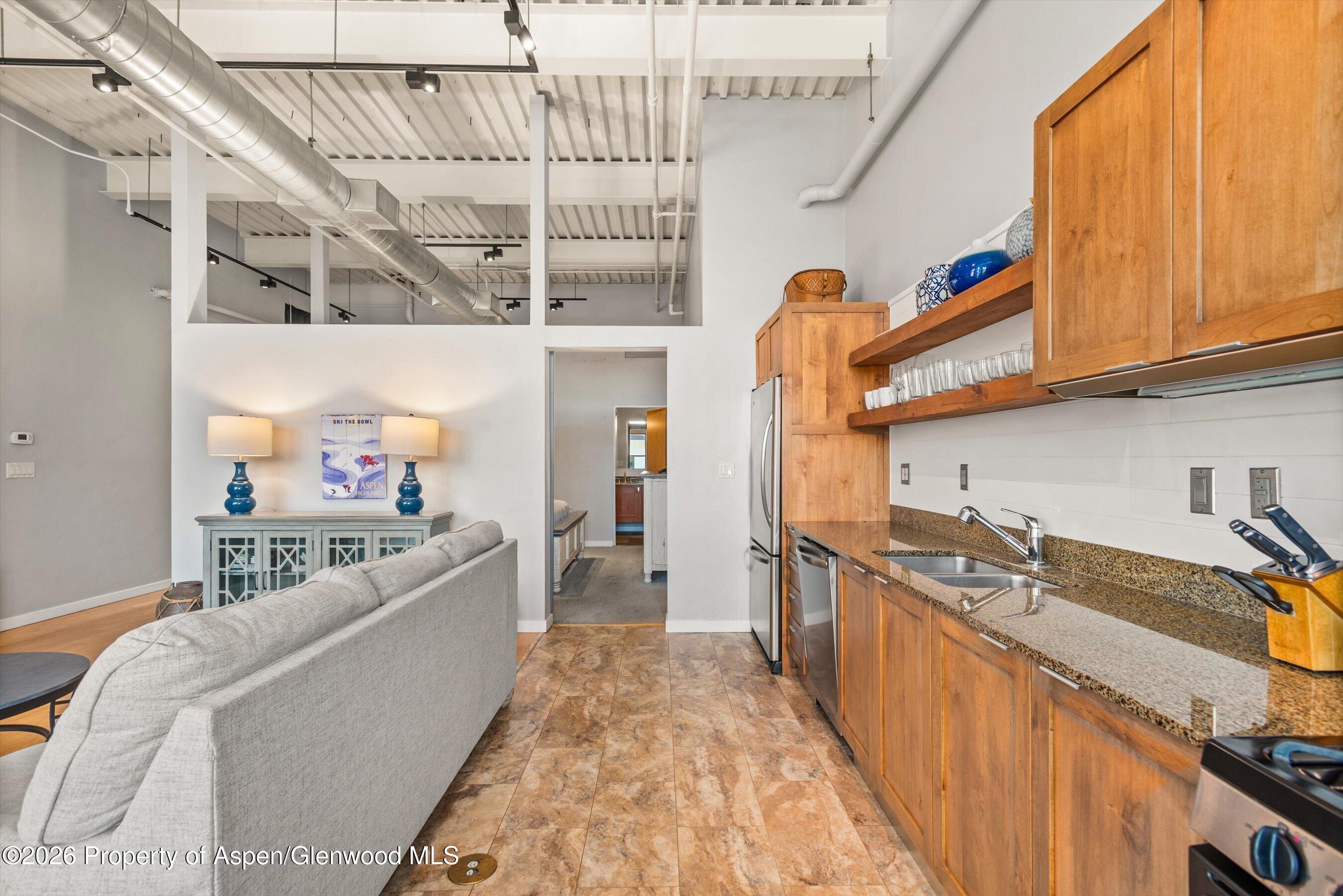 231 Robinson Street 310