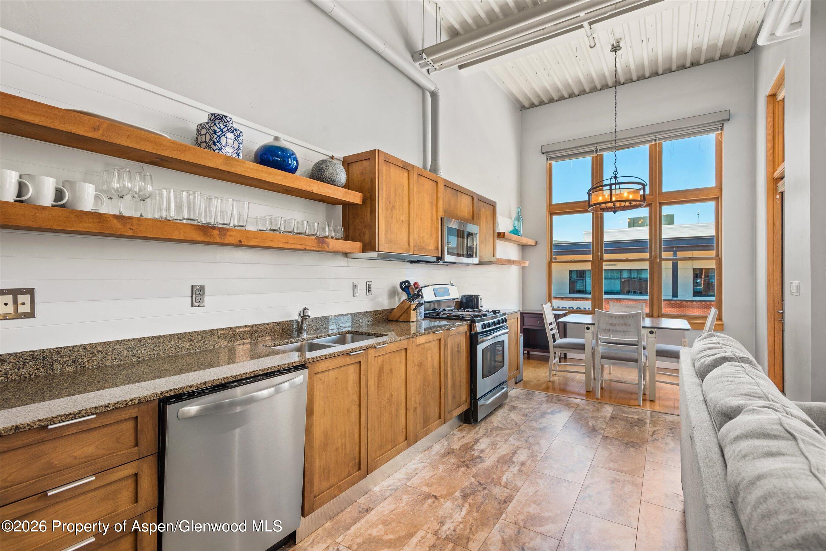231 Robinson Street 310