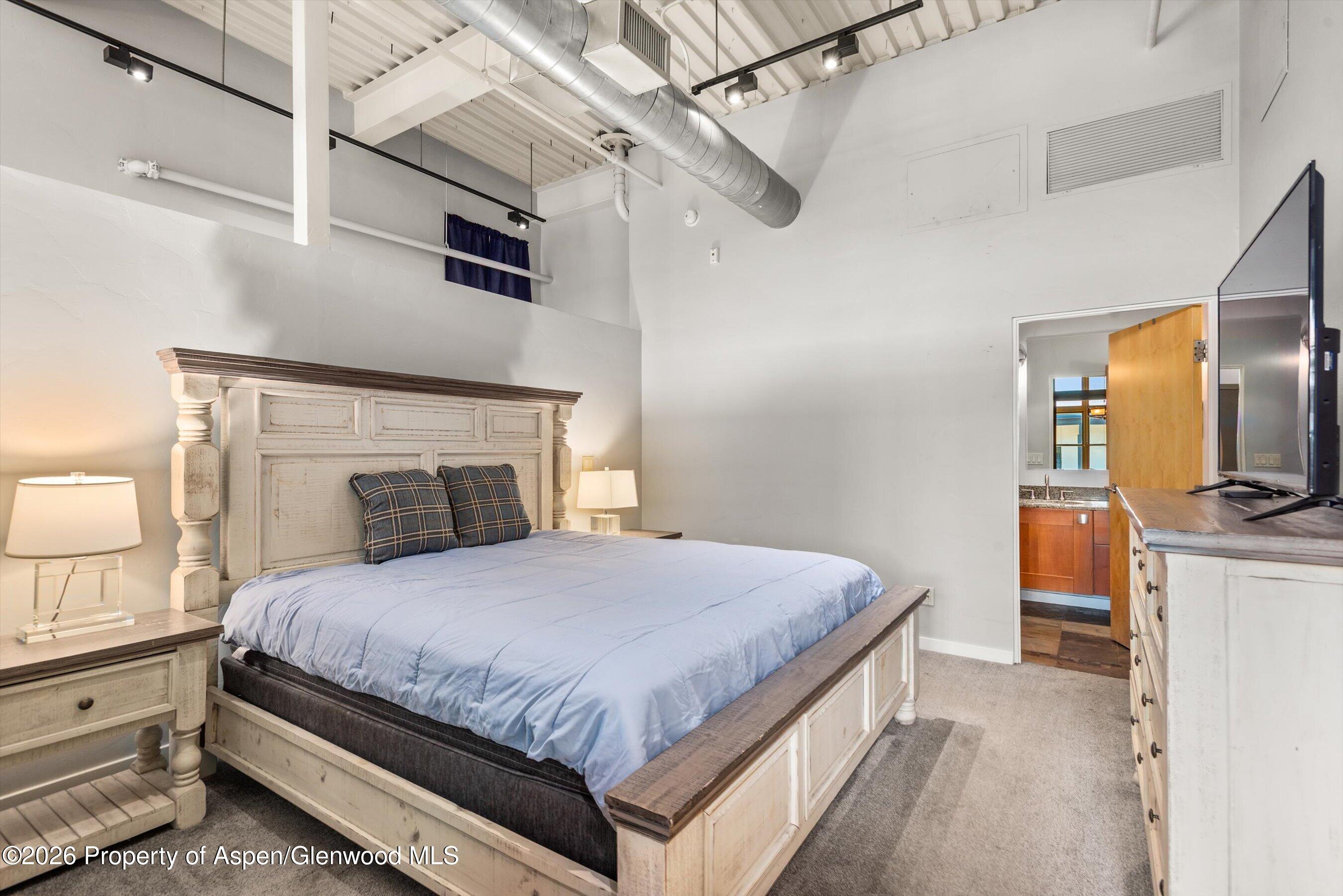 231 Robinson Street 310