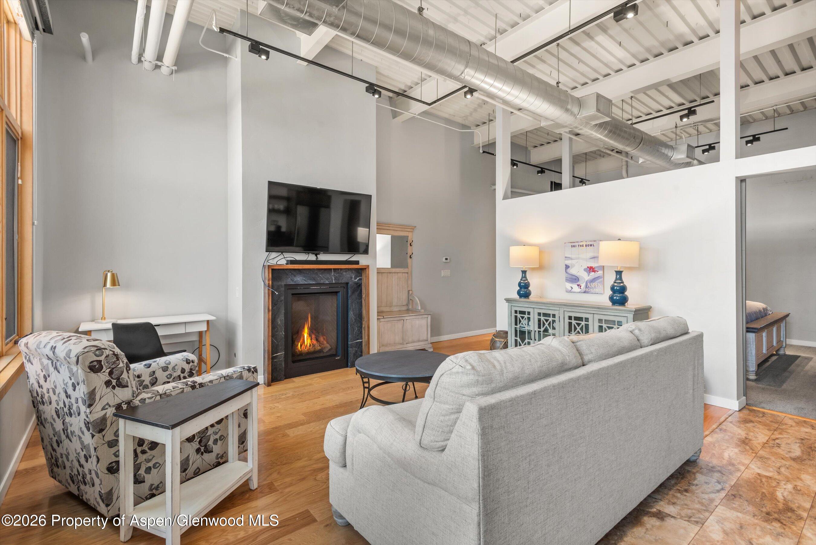 231 Robinson Street 310