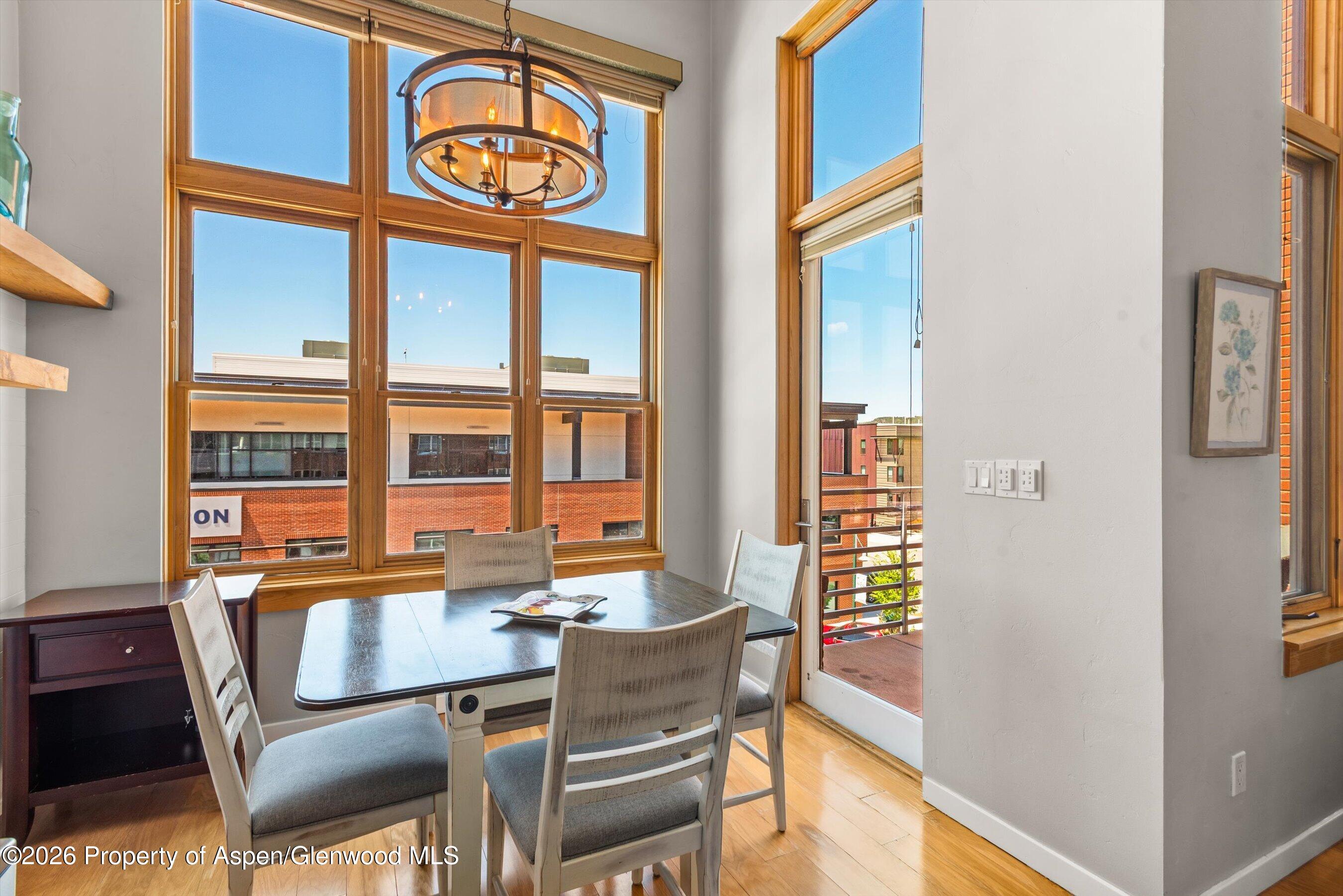 231 Robinson Street 310