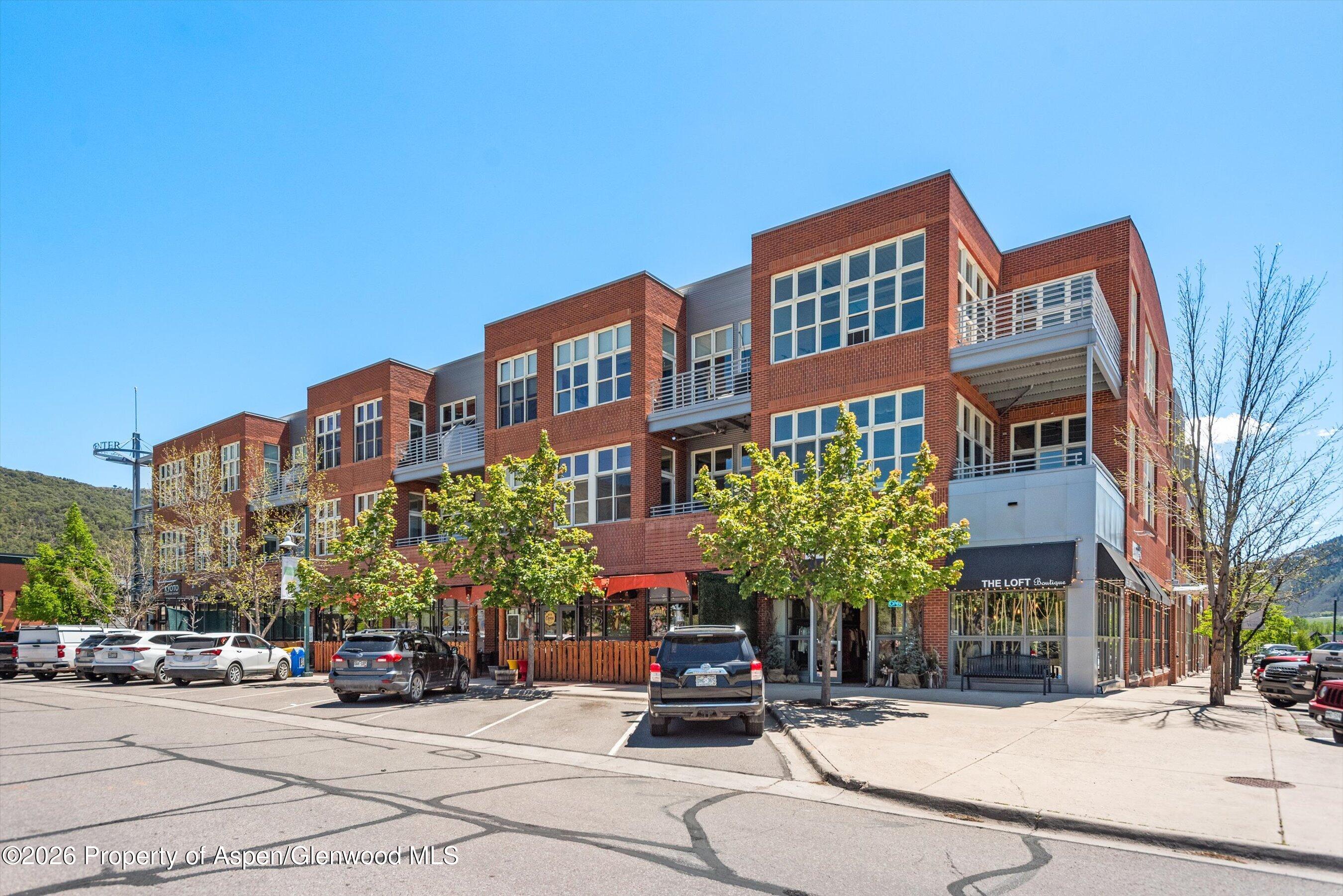 231 Robinson Street 312