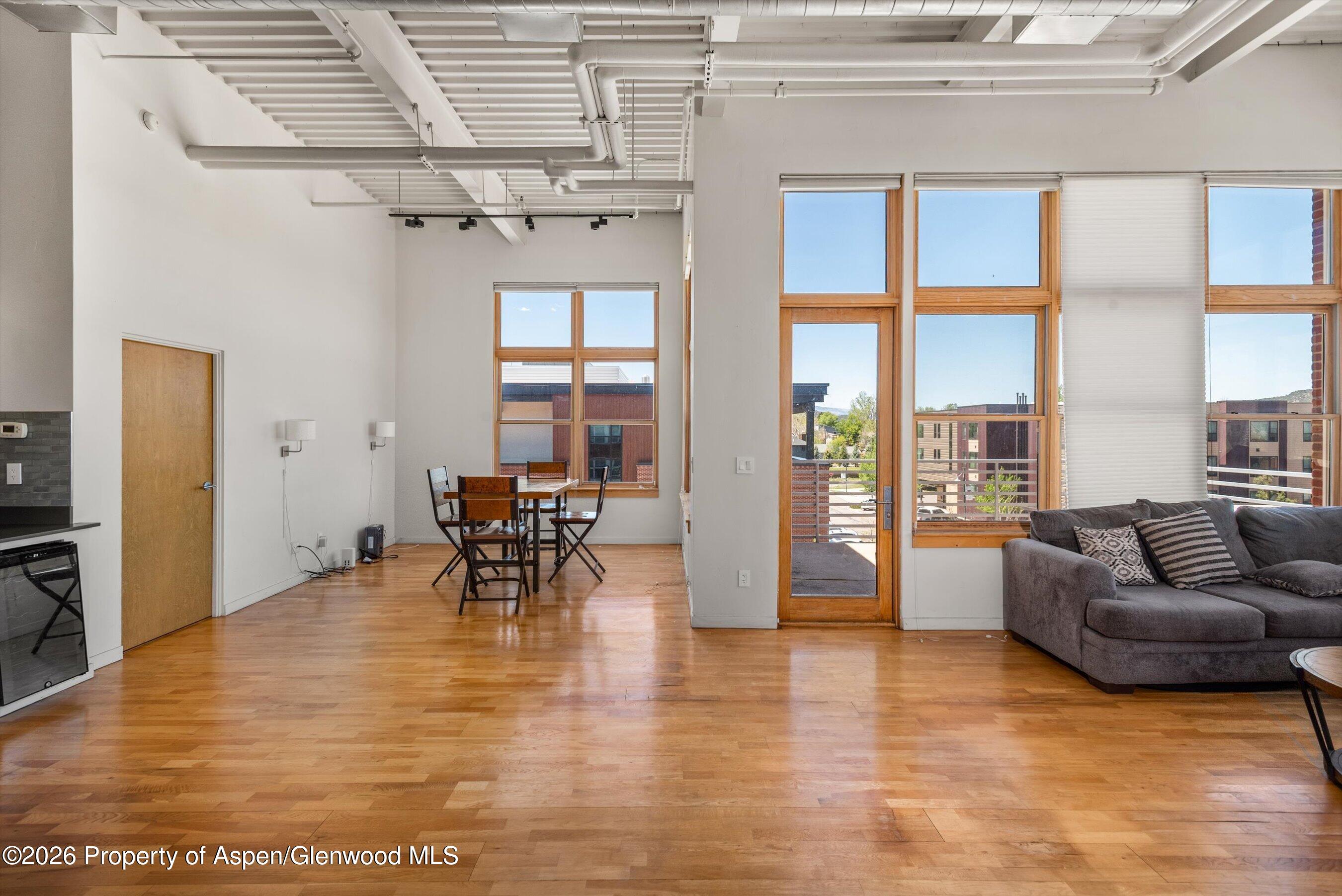 231 Robinson Street 312