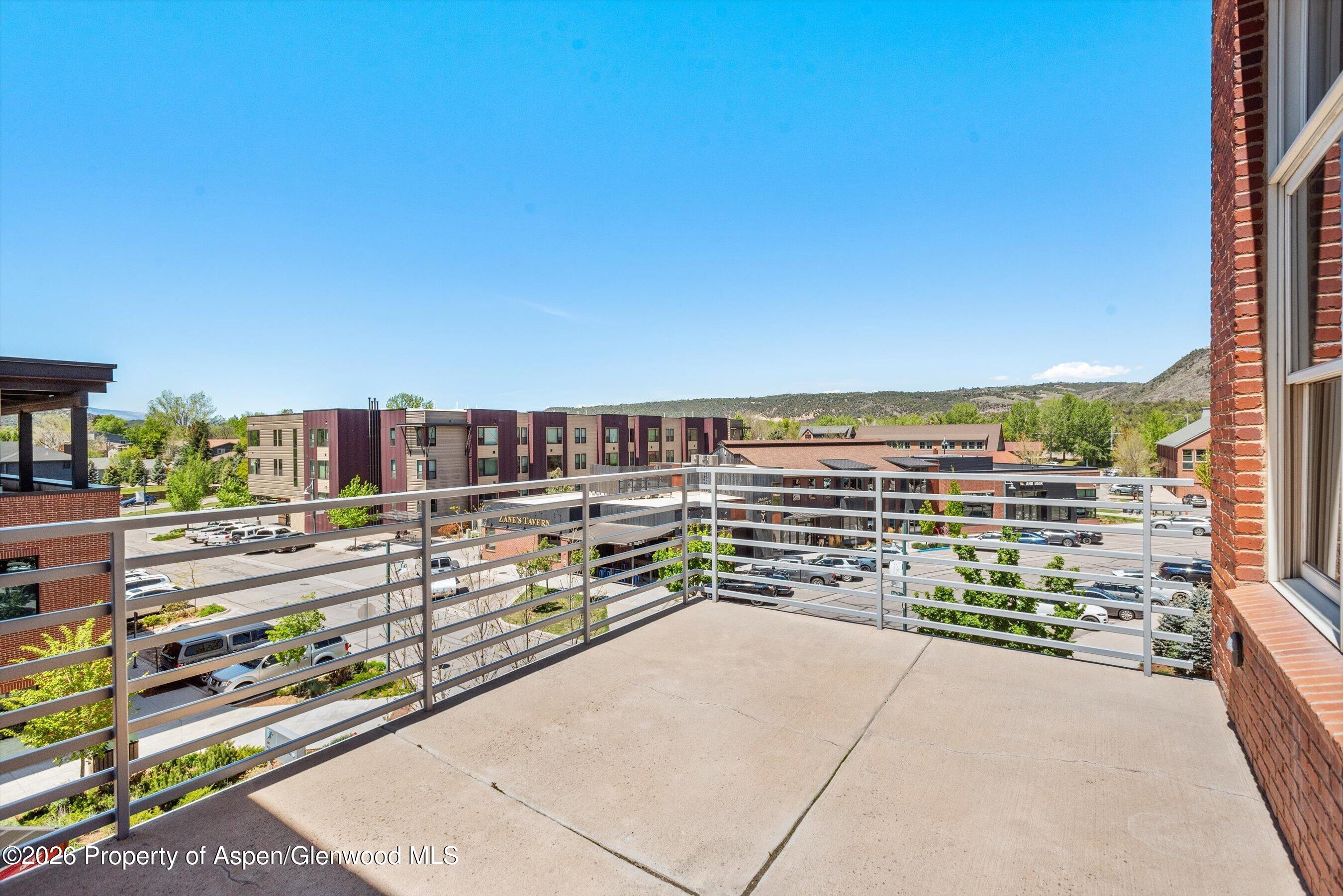 231 Robinson Street 312