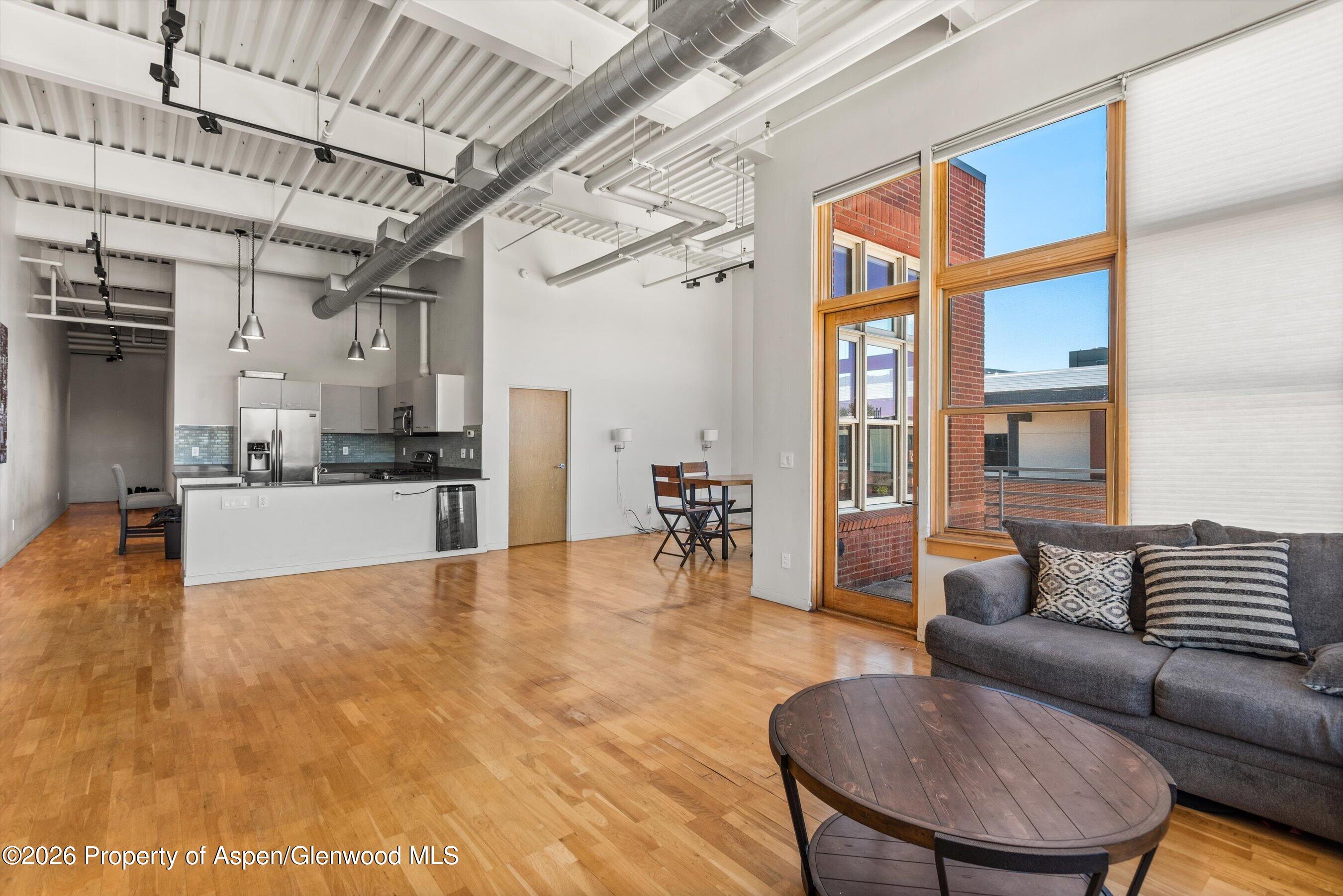231 Robinson Street 312