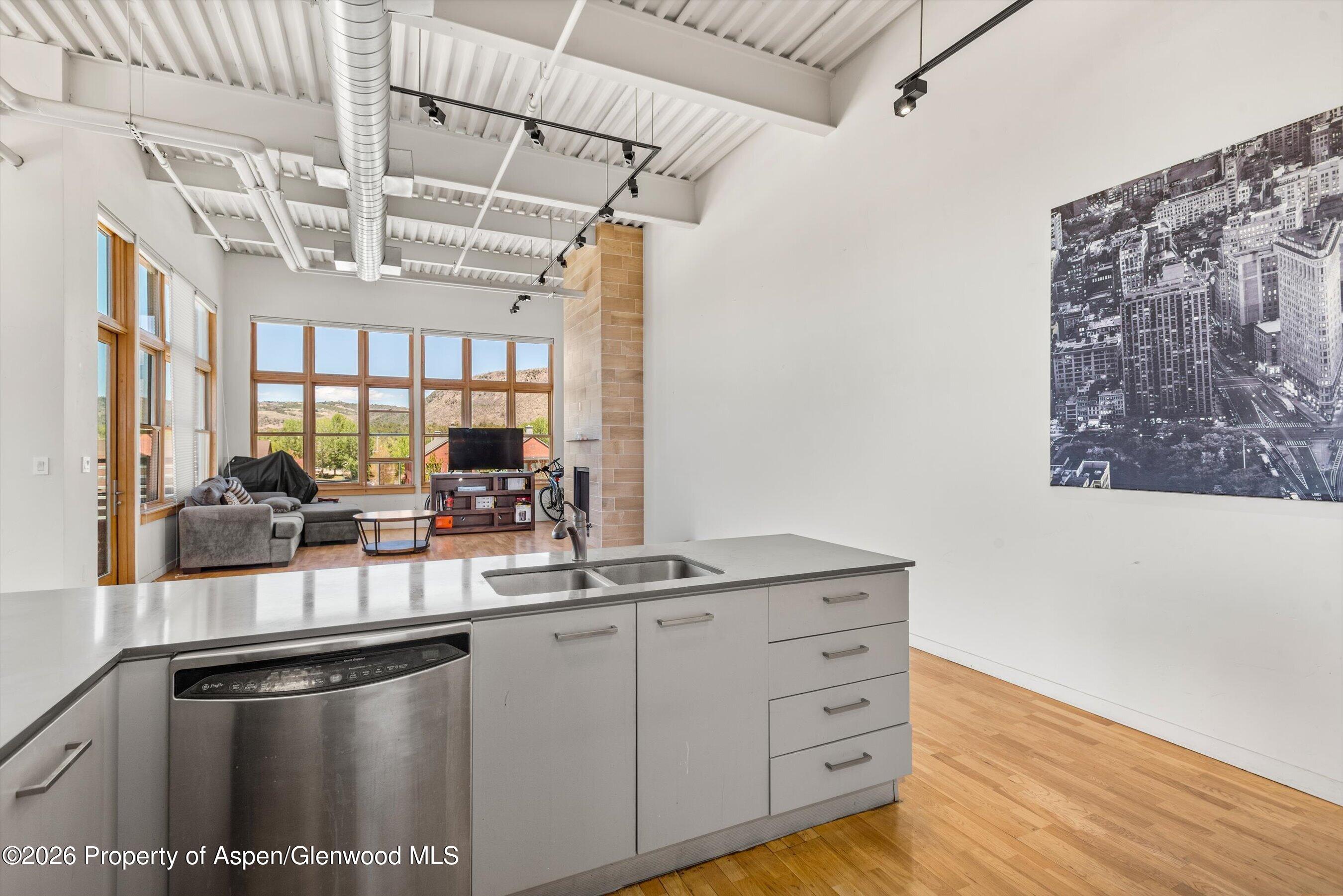 231 Robinson Street 312