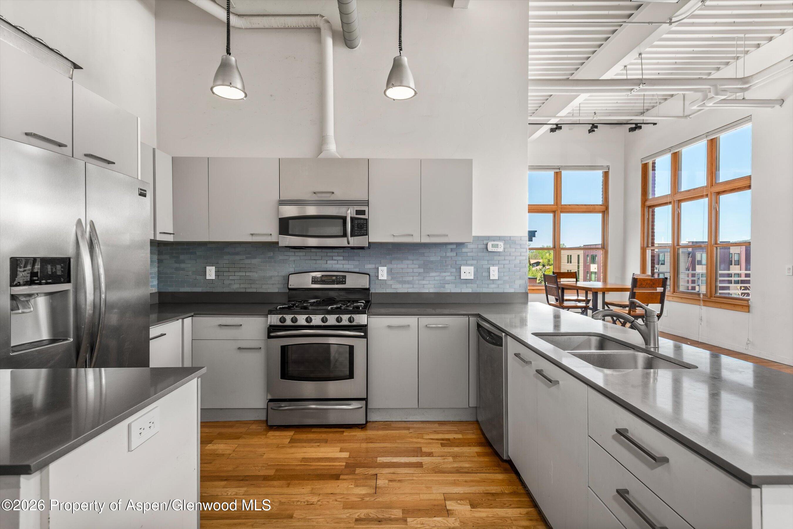 231 Robinson Street 312