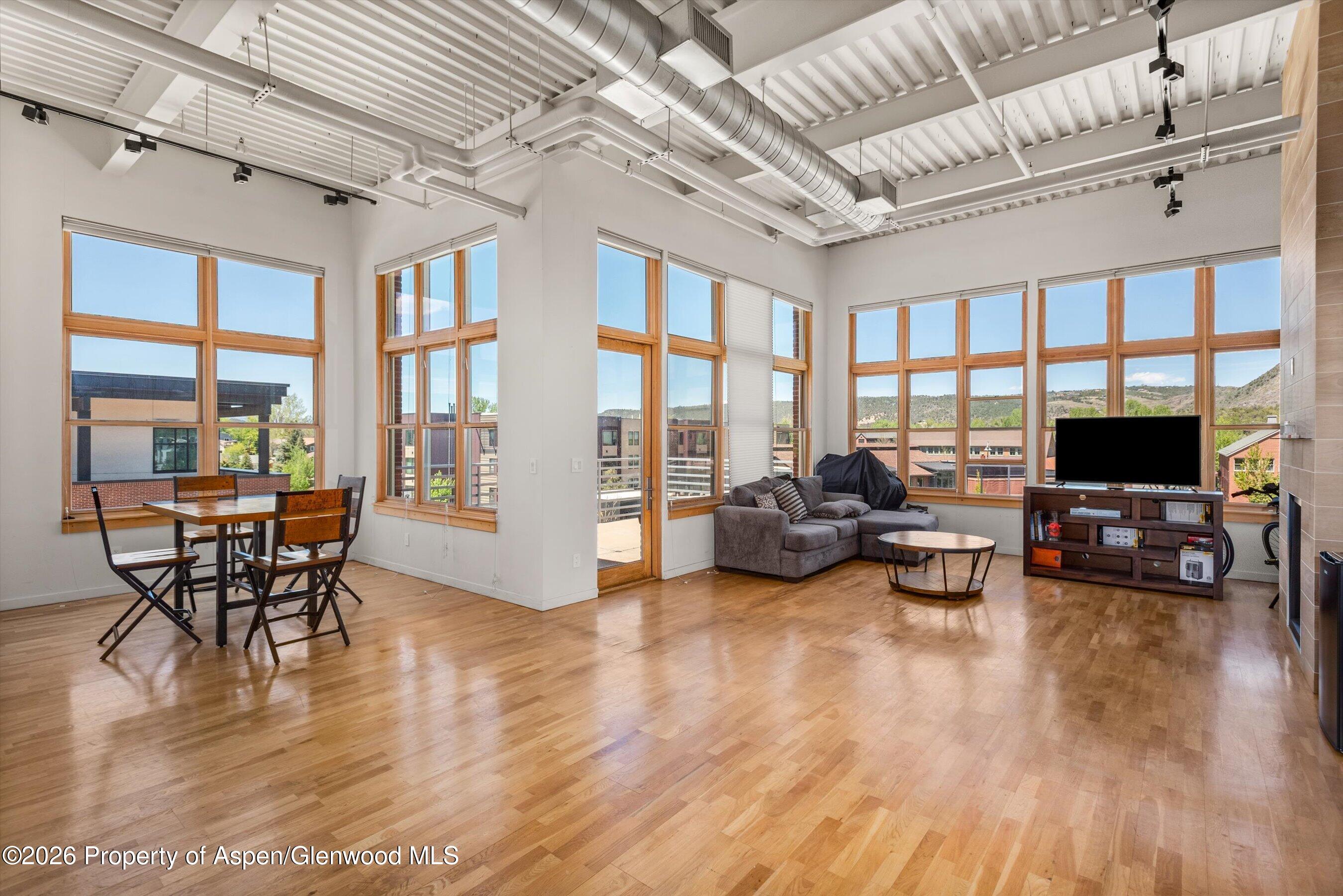 231 Robinson Street 312