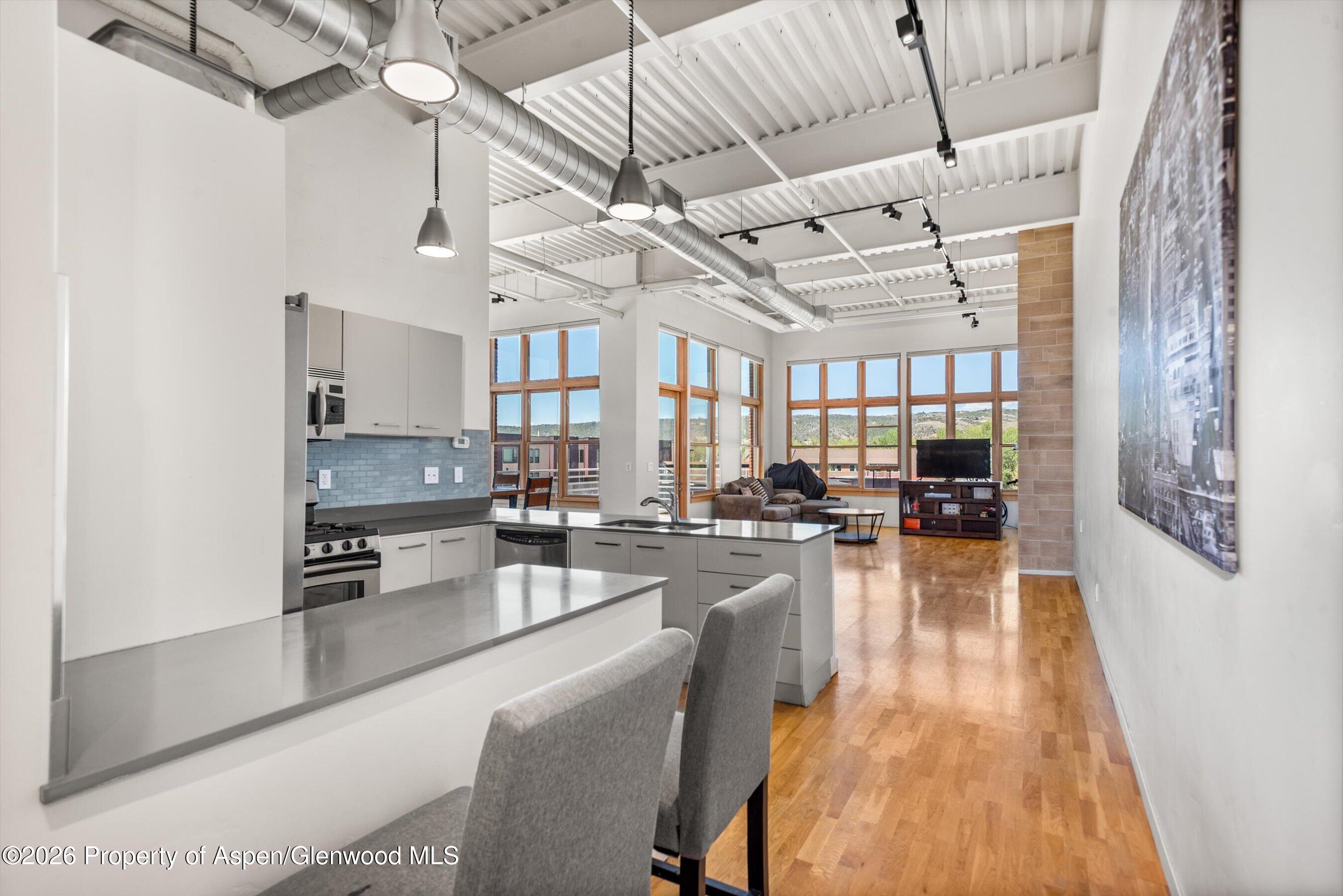 231 Robinson Street 312