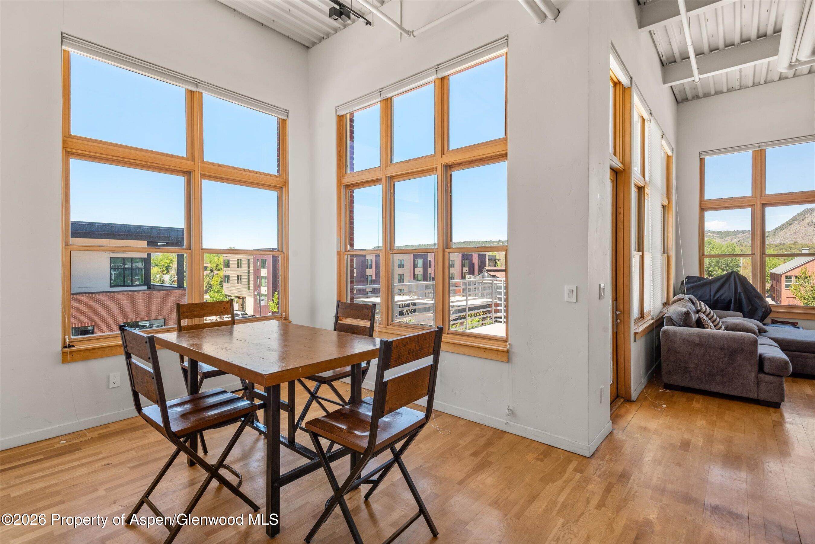 231 Robinson Street 312