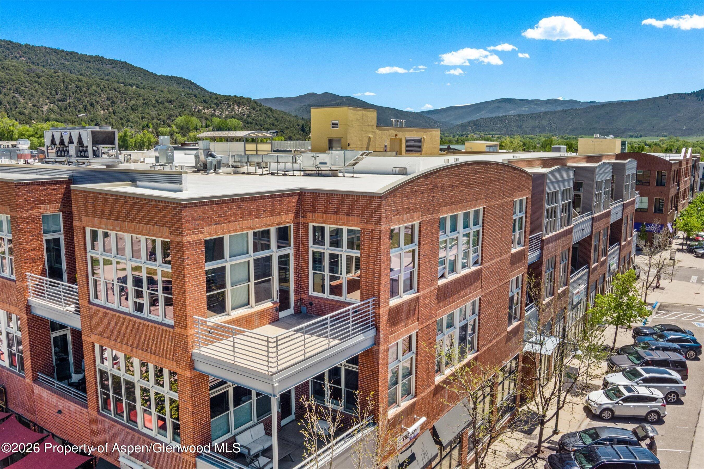 231 Robinson Street 312