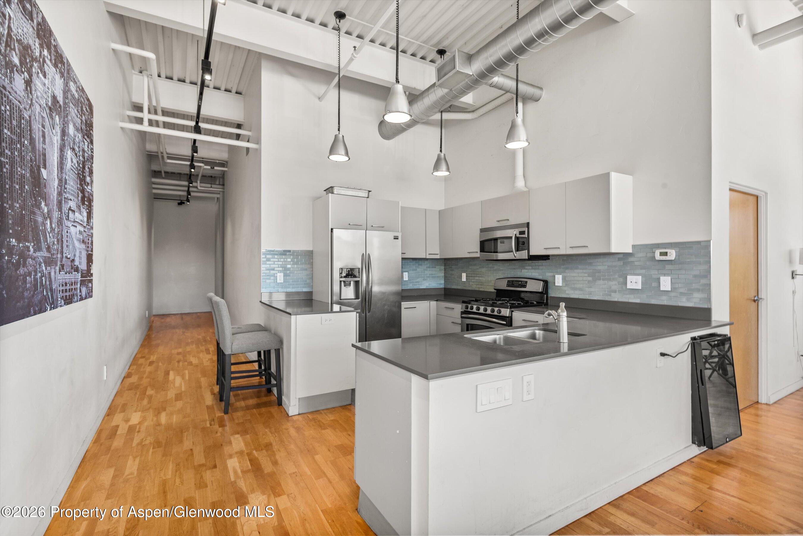231 Robinson Street 312