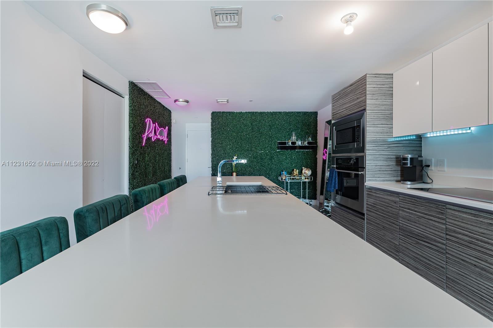 460 NE 28th St Unit: 602