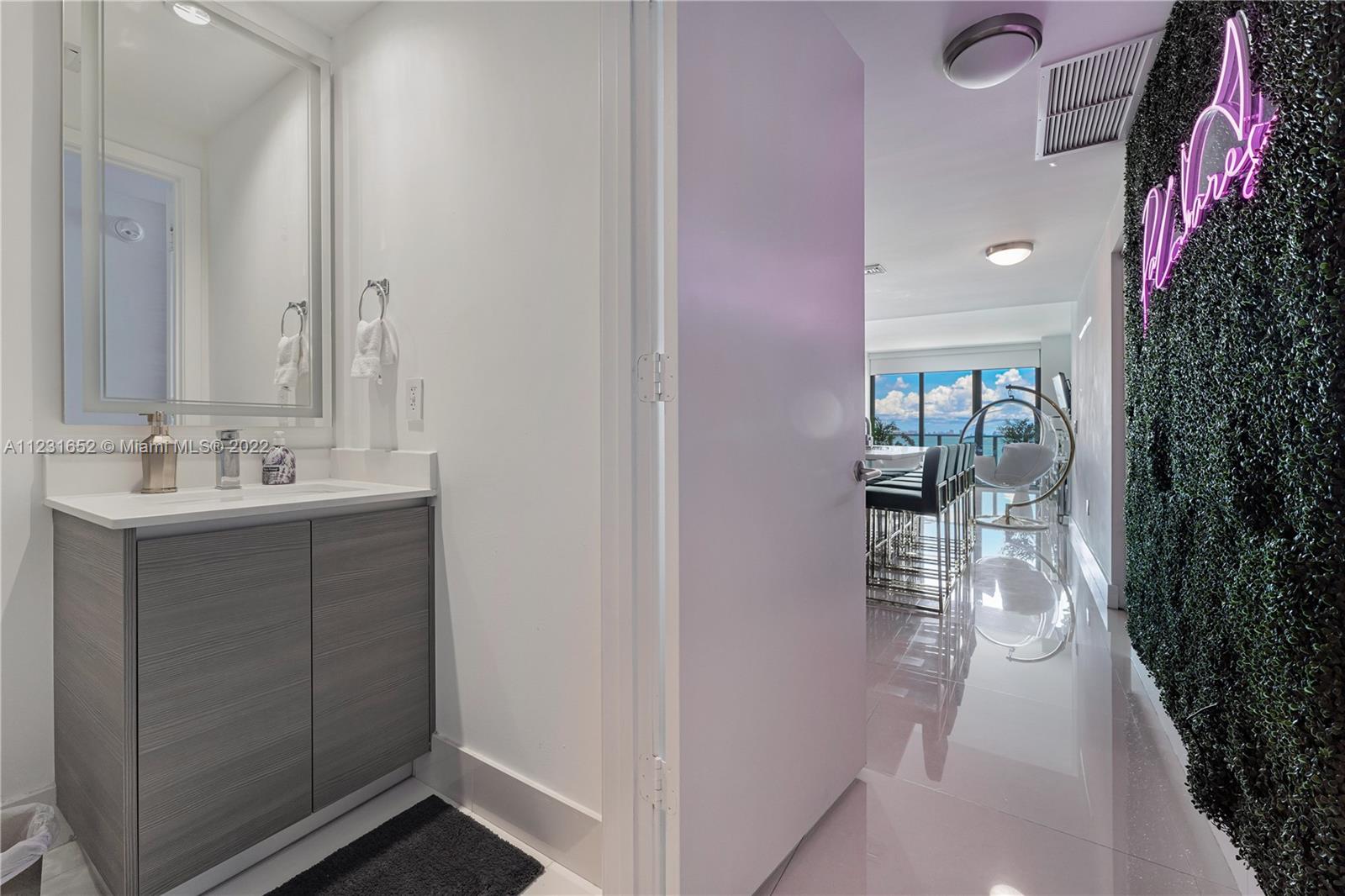 460 NE 28th St Unit: 602