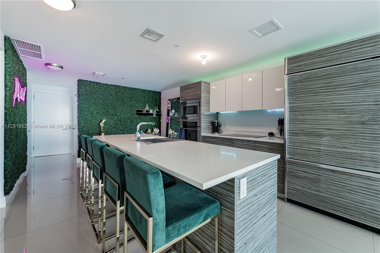 460 NE 28th St Unit: 602