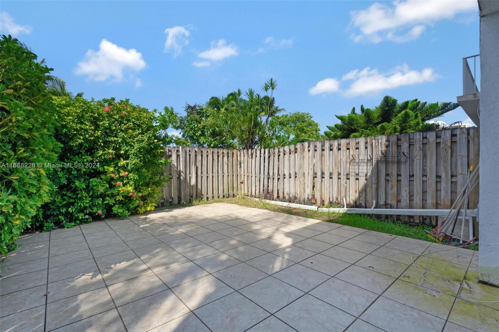 2601 NE 10th St