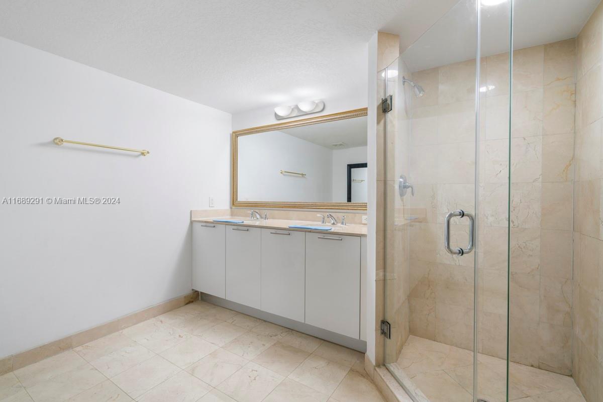 1800 N Bayshore Dr # 2114