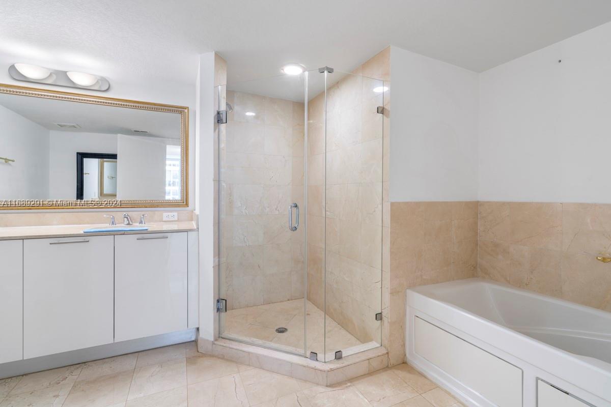 1800 N Bayshore Dr # 2114
