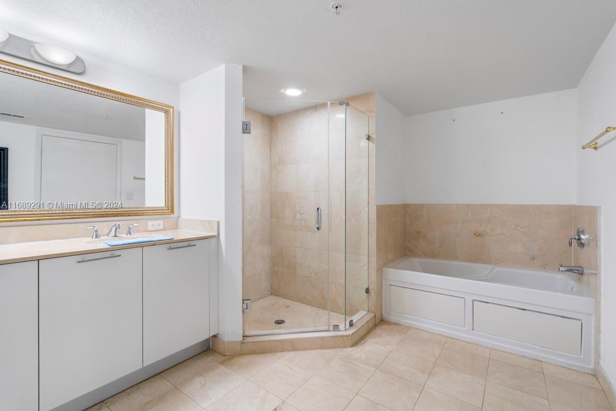 1800 N Bayshore Dr # 2114