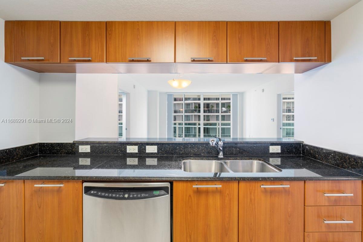 1800 N Bayshore Dr # 2114
