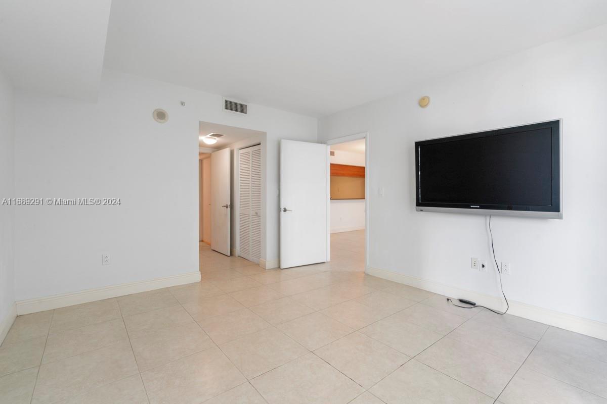 1800 N Bayshore Dr # 2114