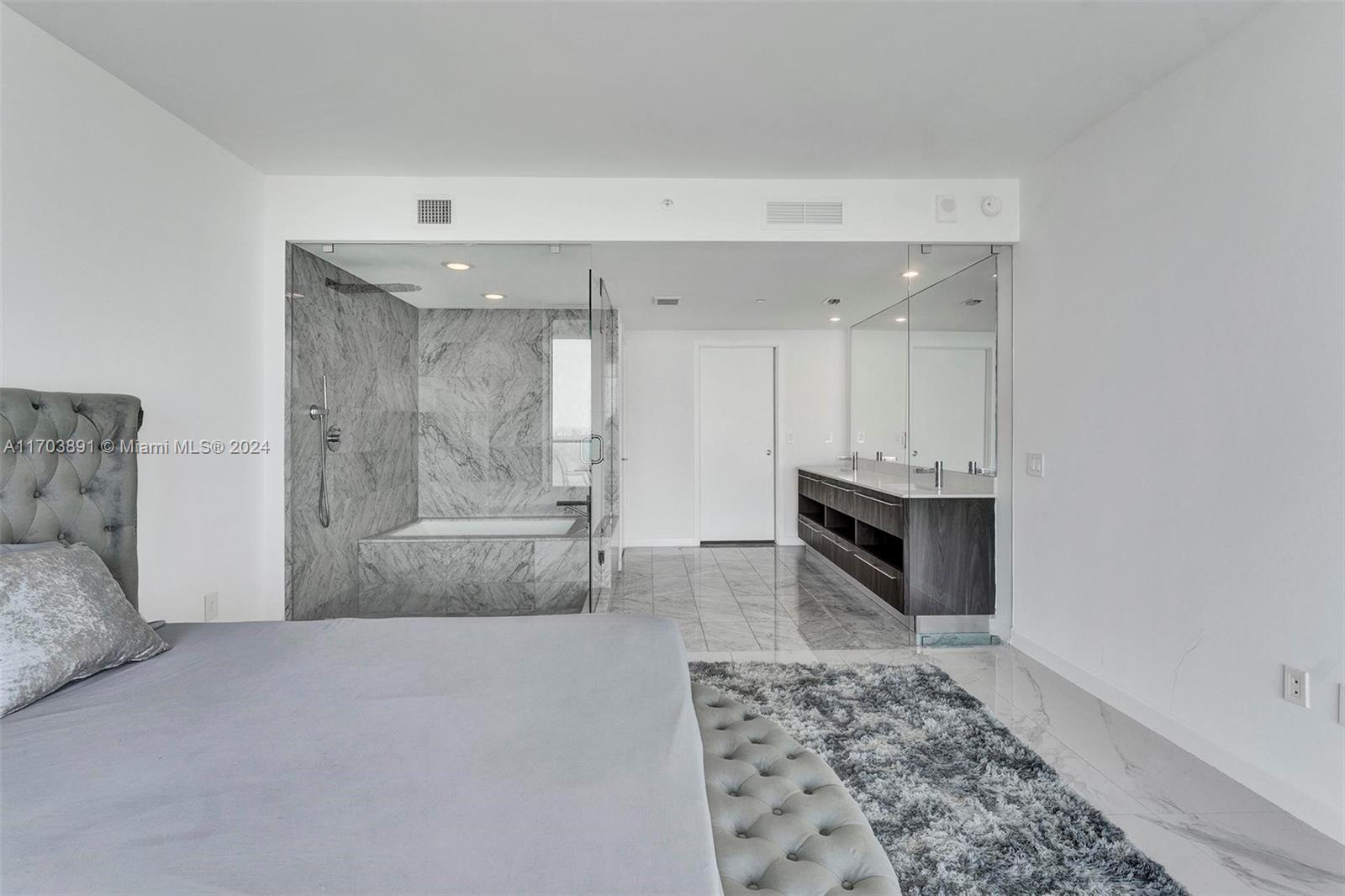 3131 NE 7th Ave # 4605