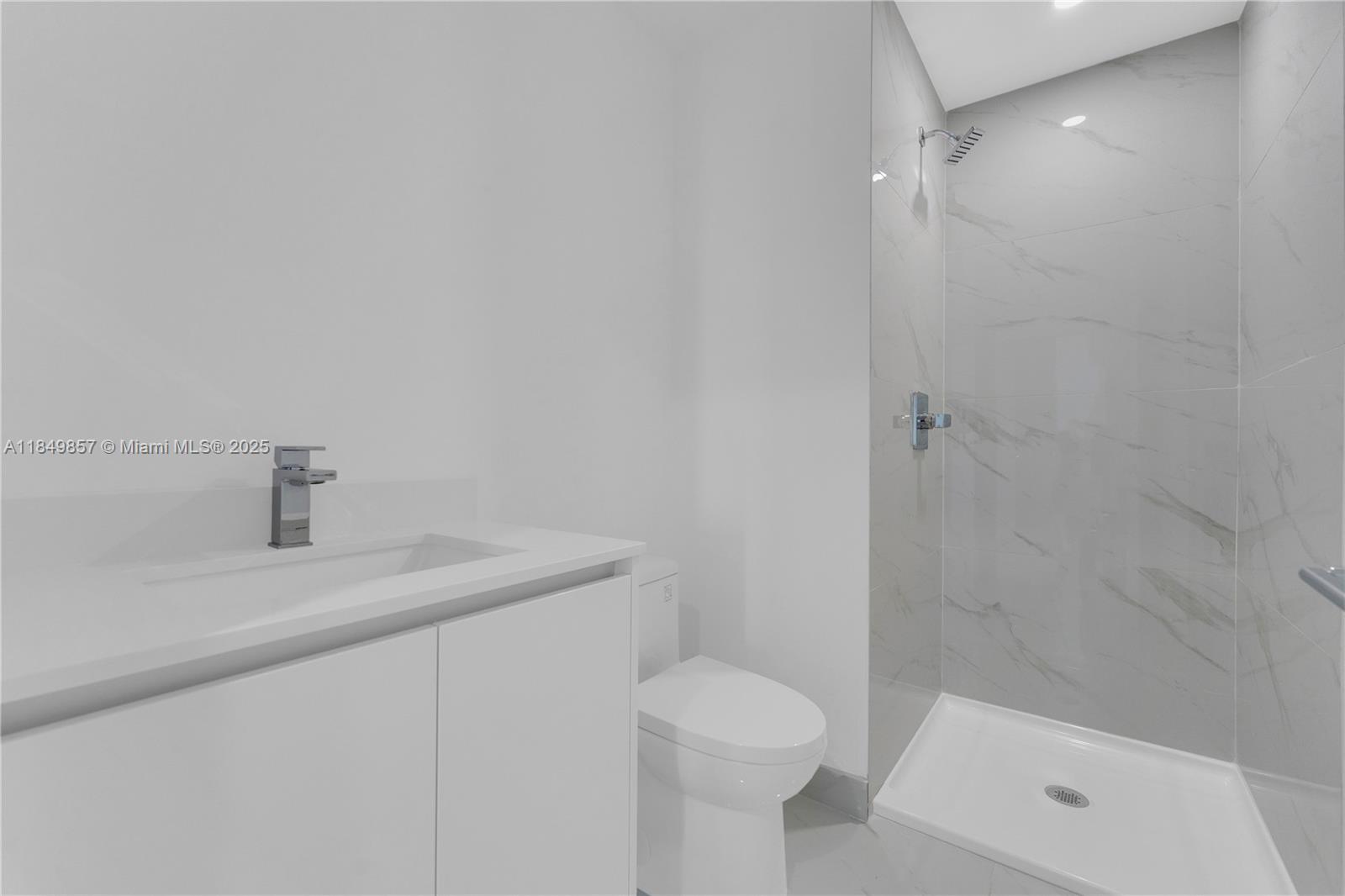 700 NE 24th St Unit: 4402