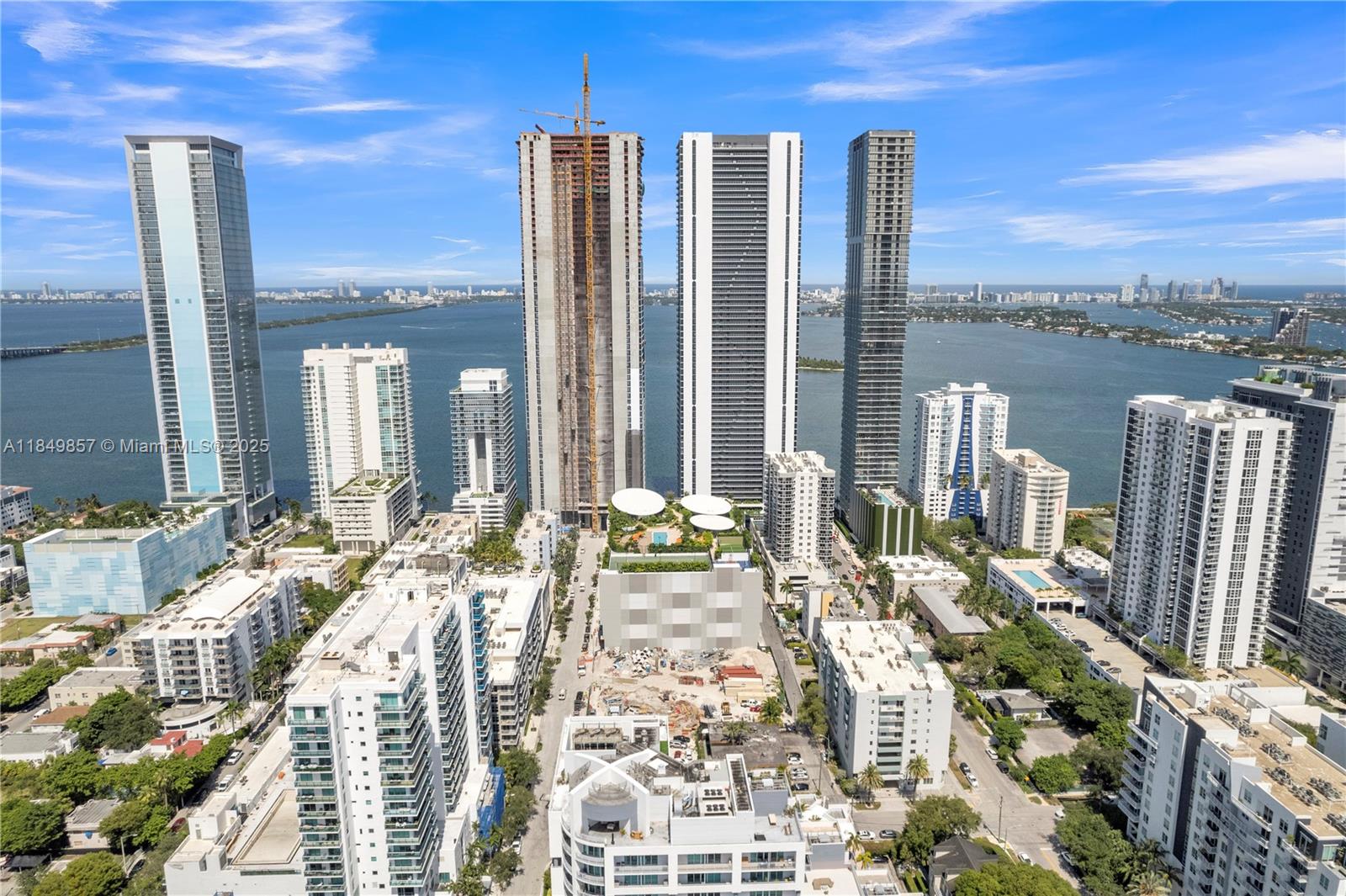 700 NE 24th St Unit: 4402