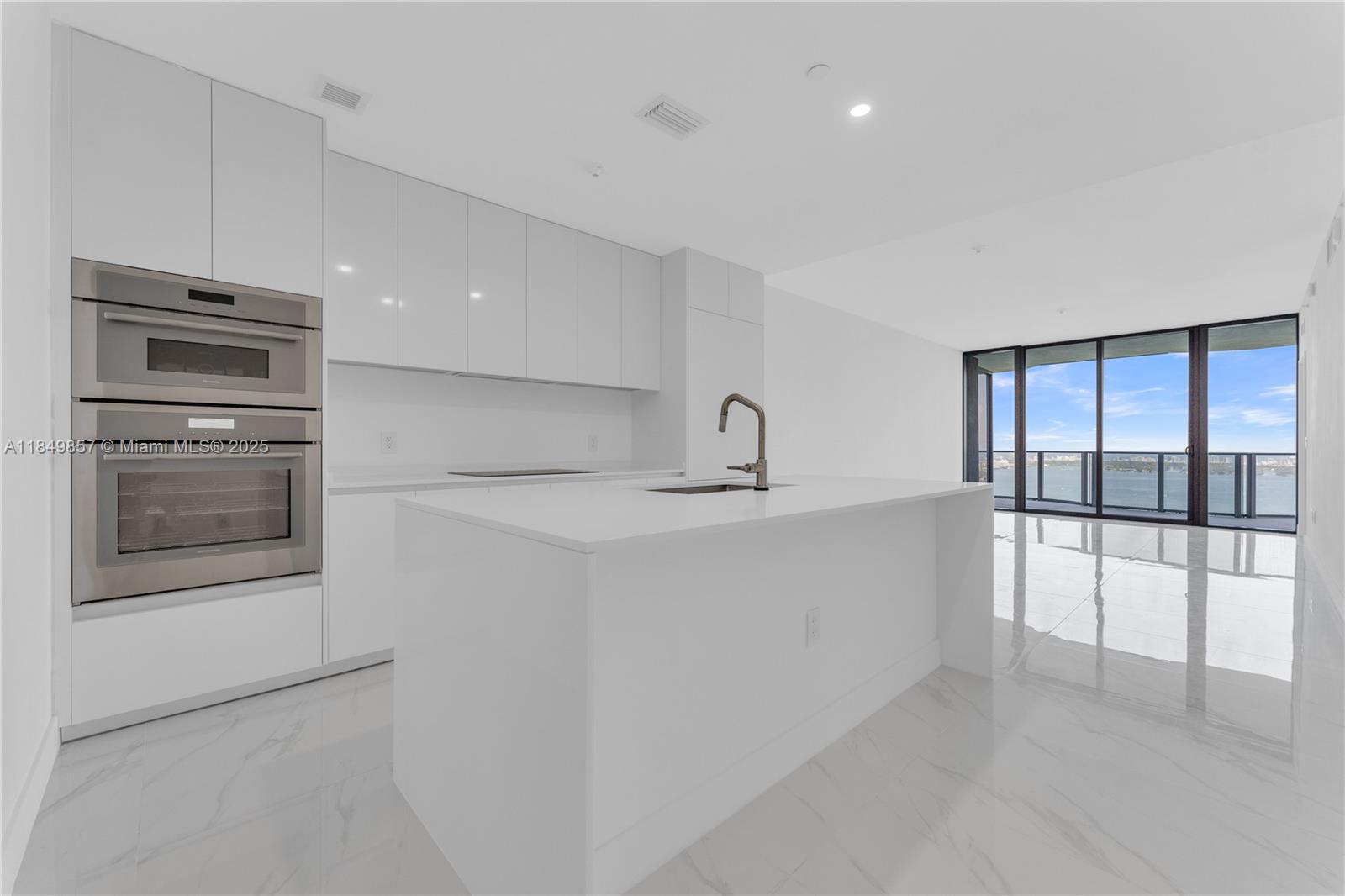 700 NE 24th St Unit: 4402