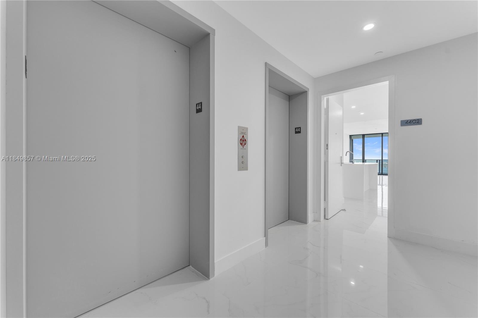 700 NE 24th St Unit: 4402