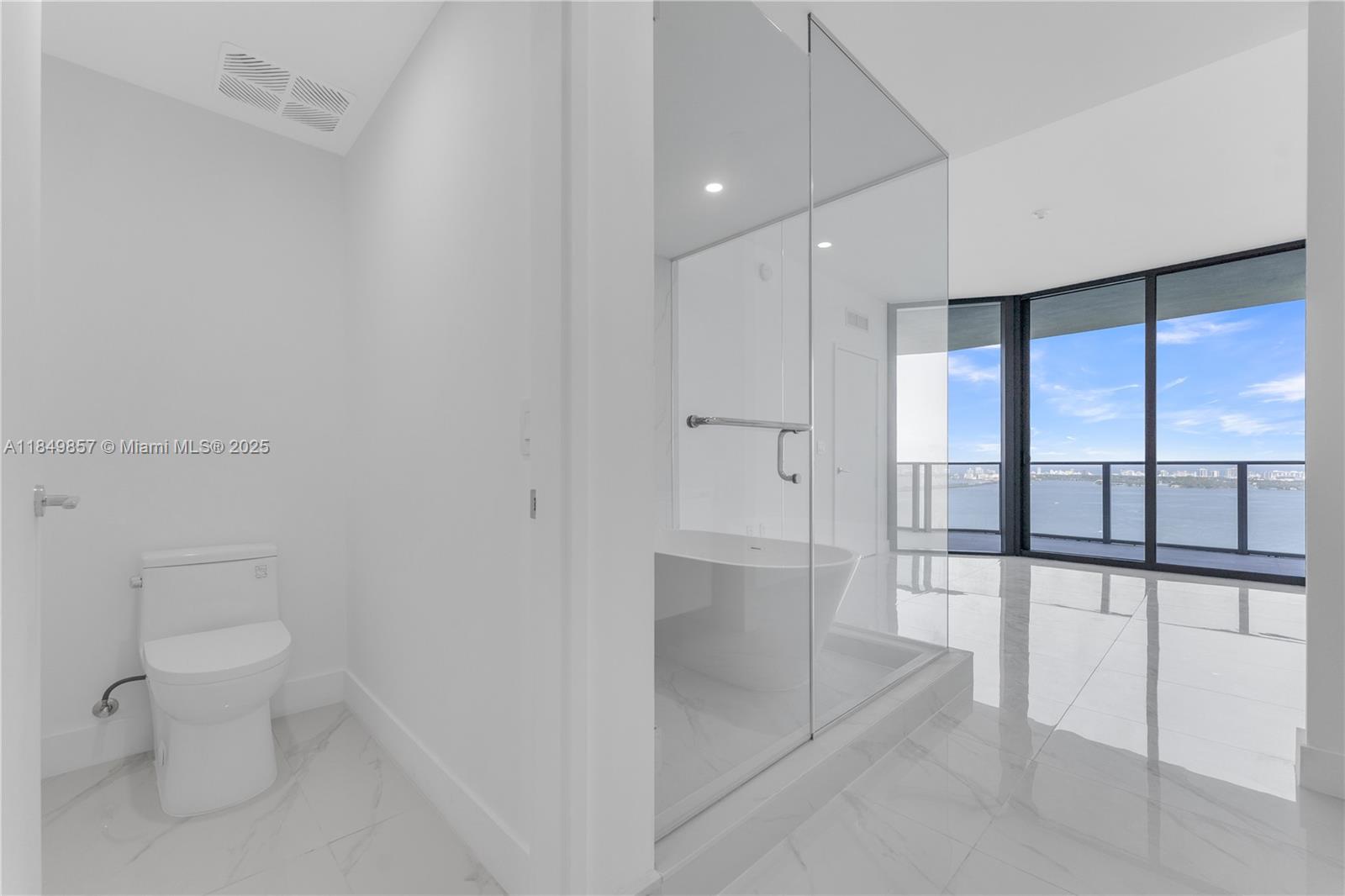 700 NE 24th St Unit: 4402