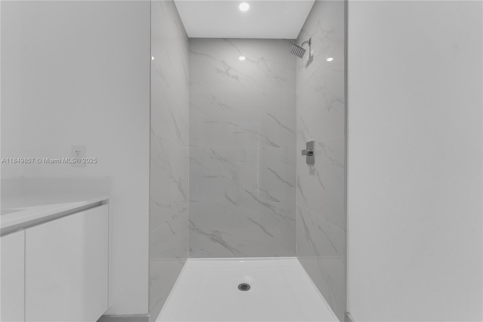 700 NE 24th St Unit: 4402