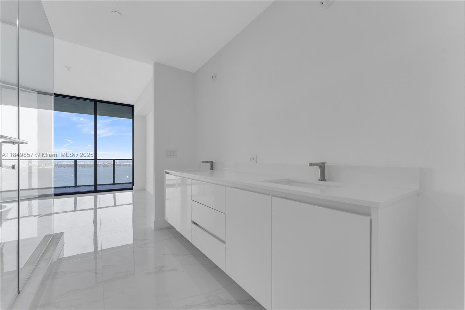 700 NE 24th St Unit: 4402
