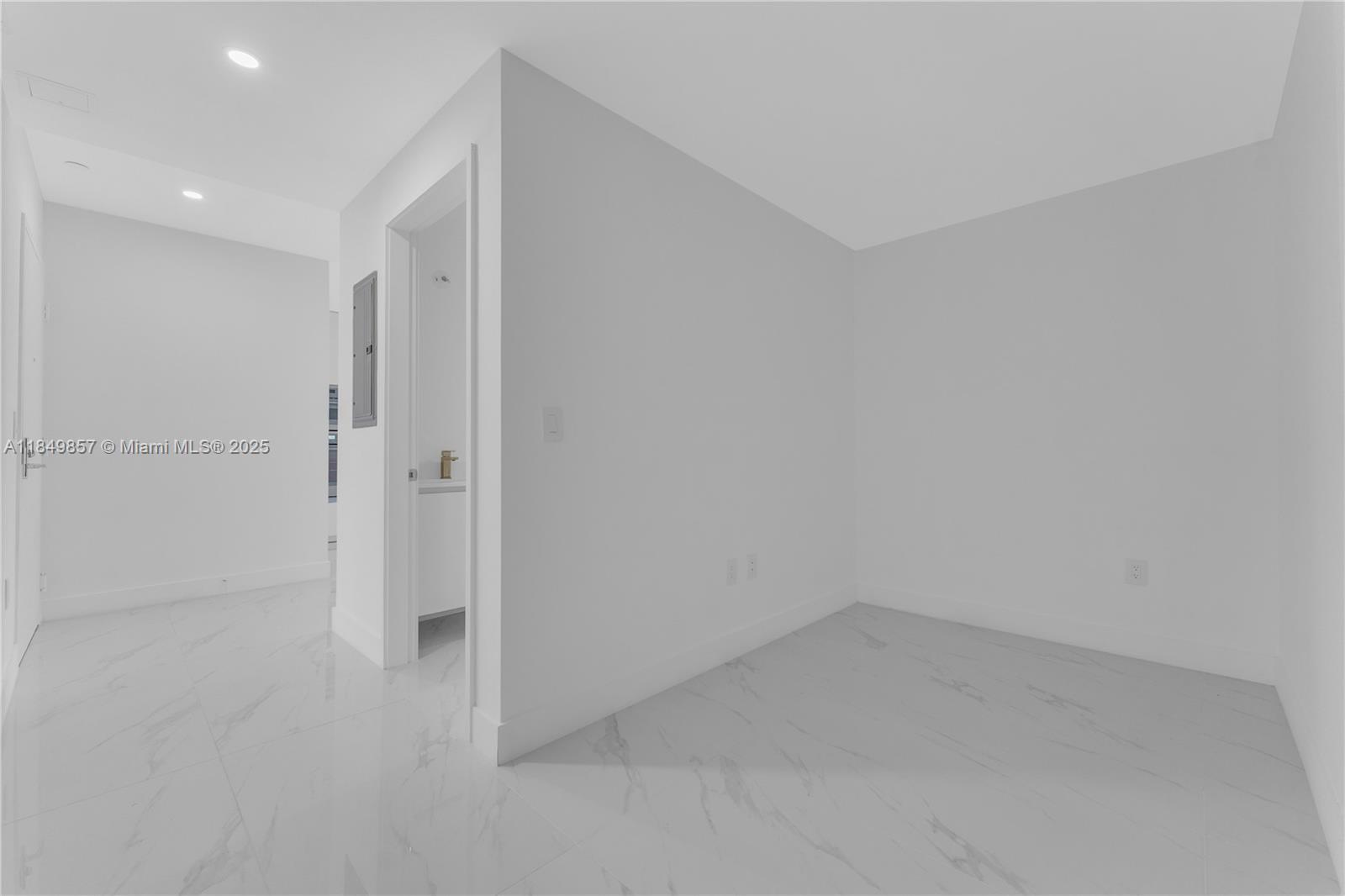 700 NE 24th St Unit: 4402