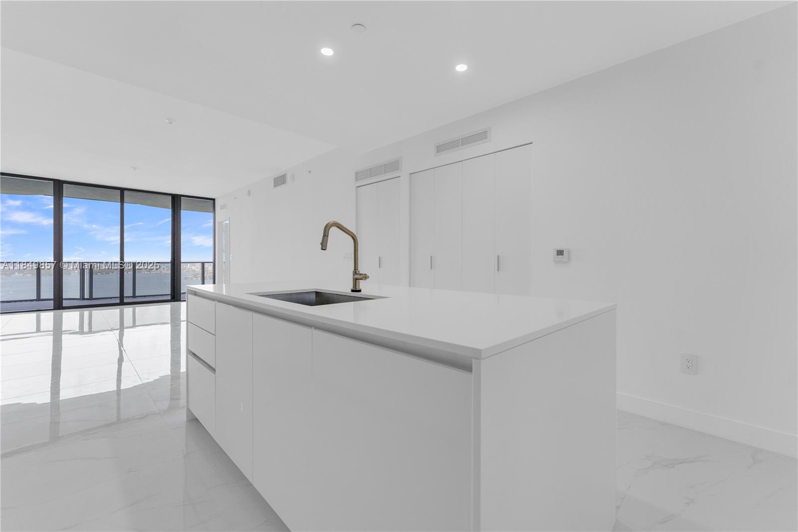 700 NE 24th St Unit: 4402