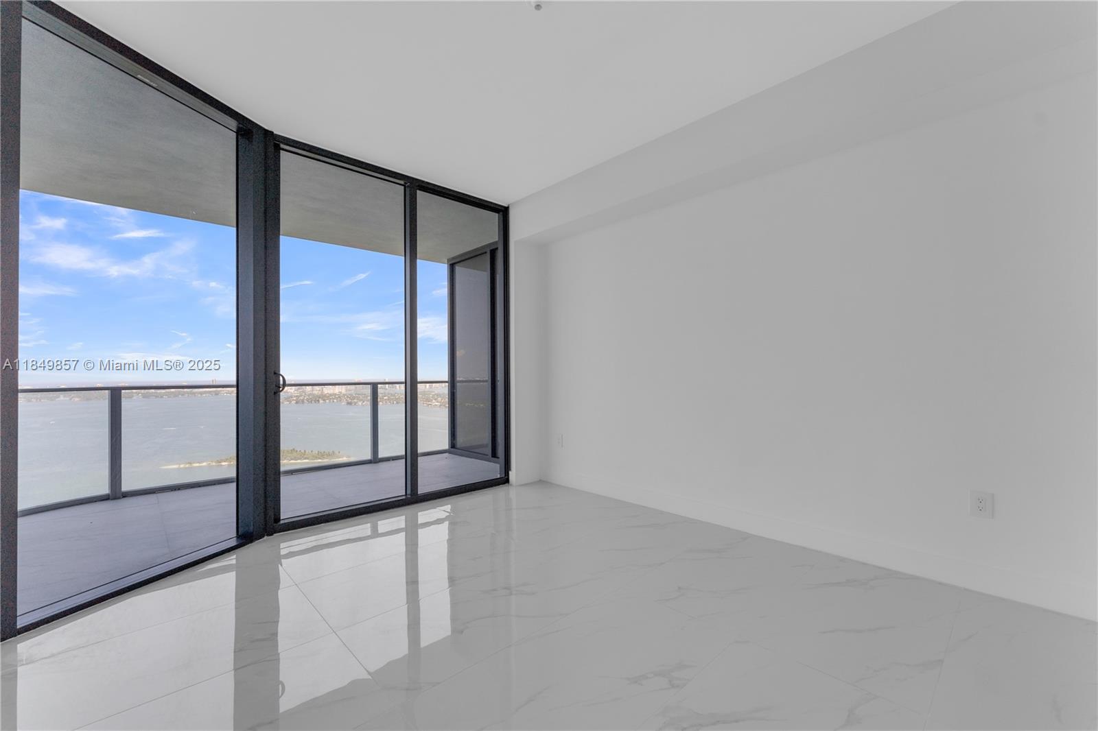 700 NE 24th St Unit: 4402