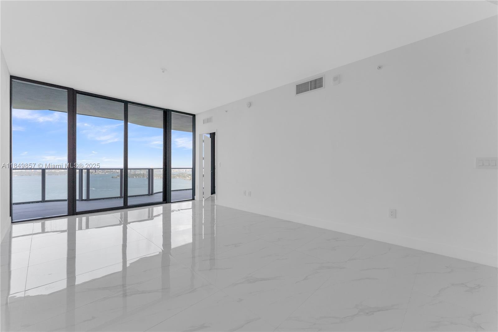 700 NE 24th St Unit: 4402