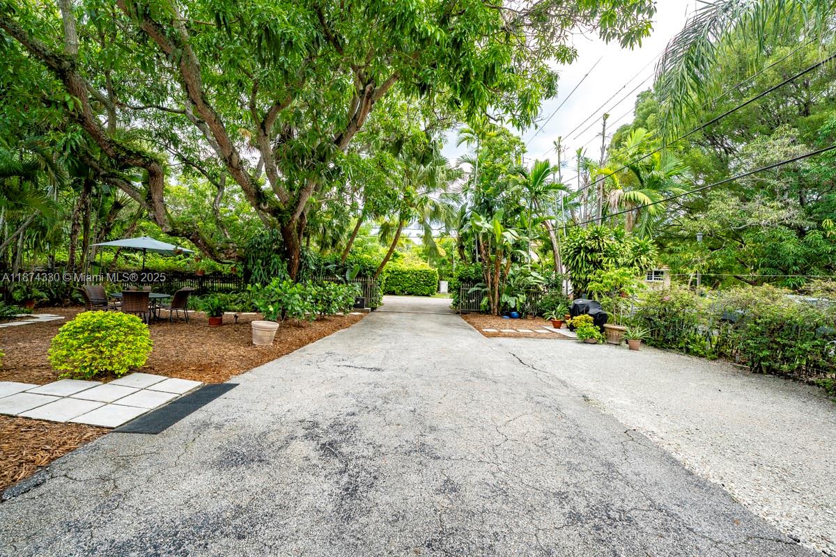 492 NE 55th St