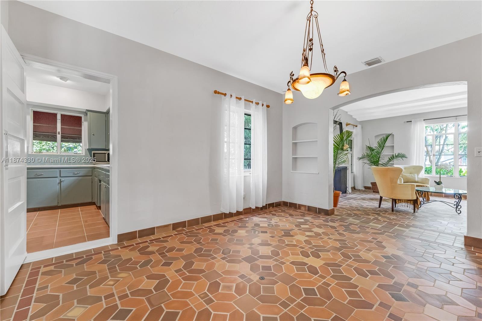 492 NE 55th St