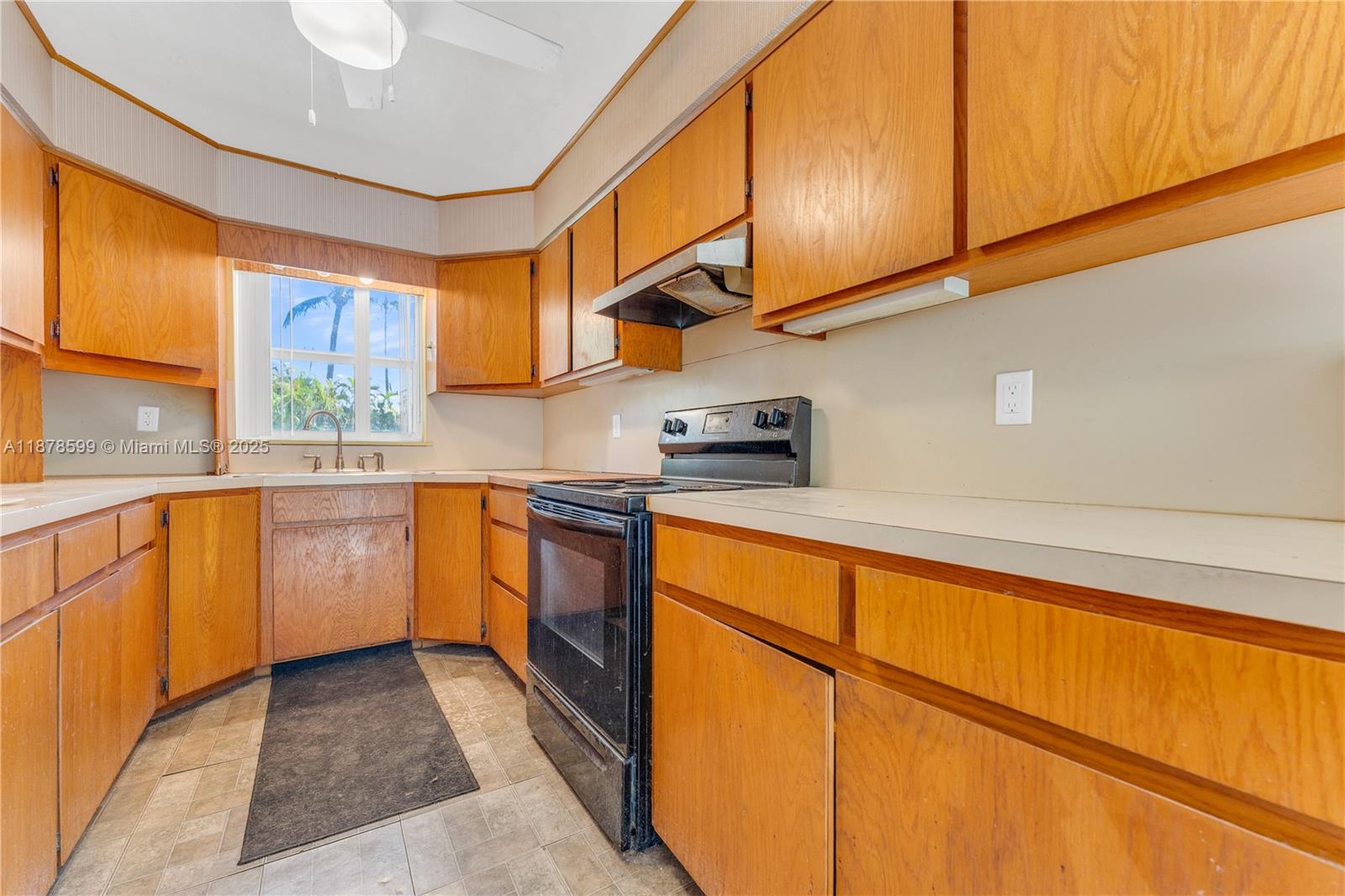 1146 Polk St
