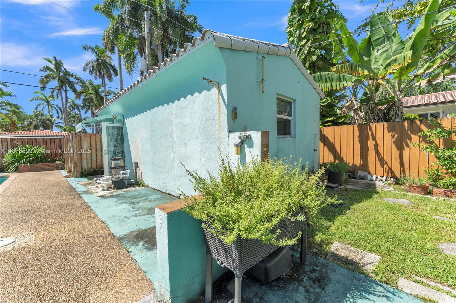1146 Polk St
