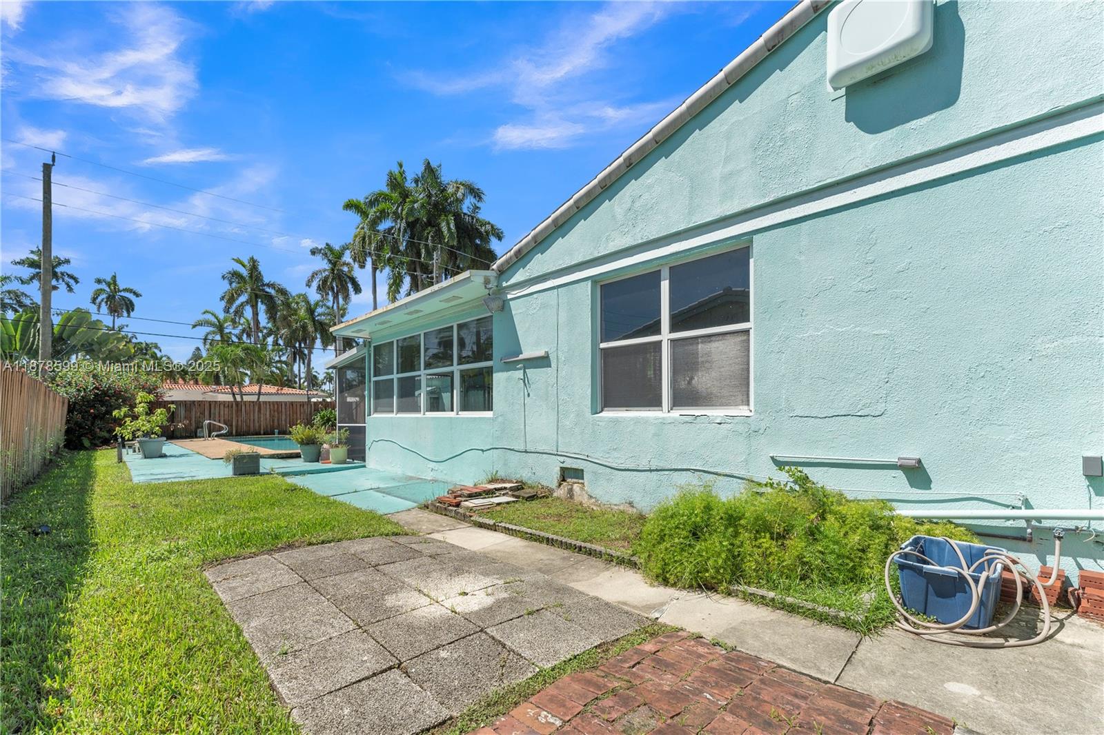 1146 Polk St
