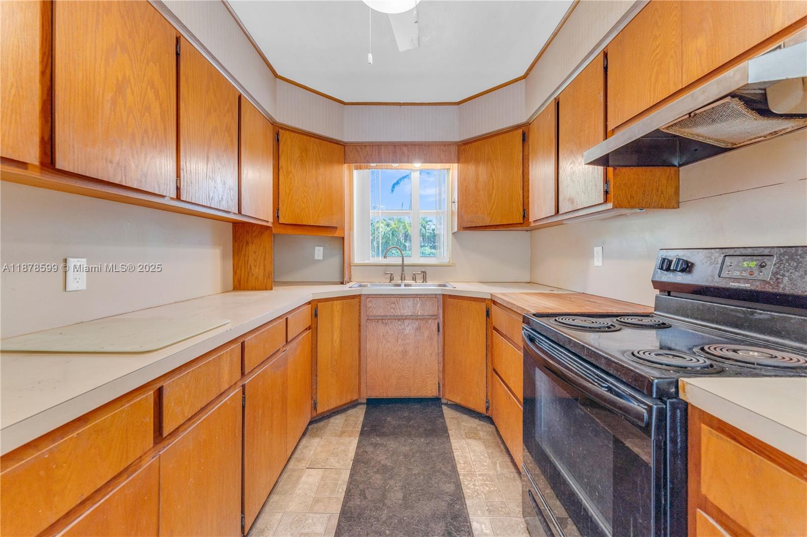 1146 Polk St